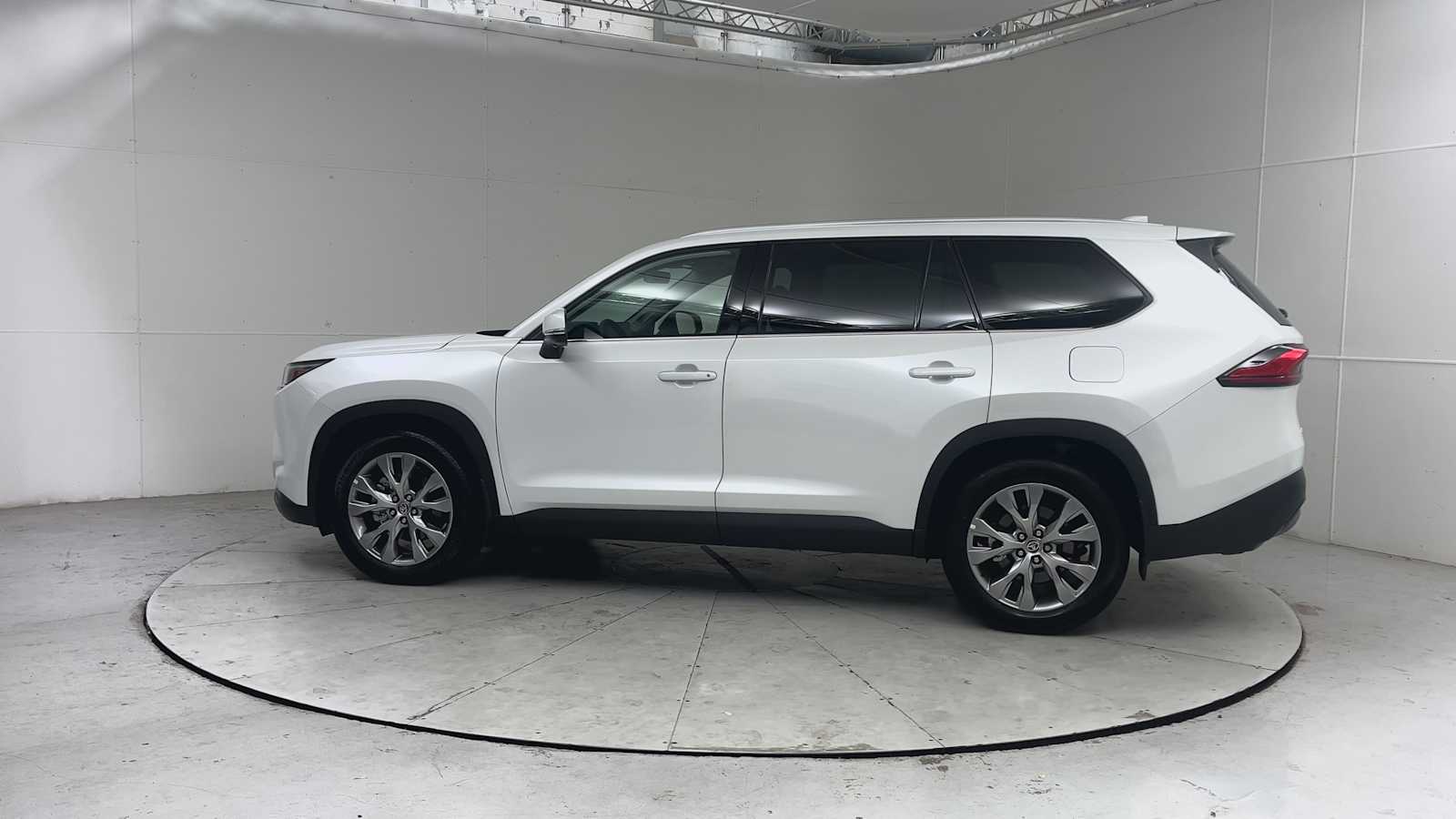 Thumbnail: 2024 Toyota Grand Highlander - 4