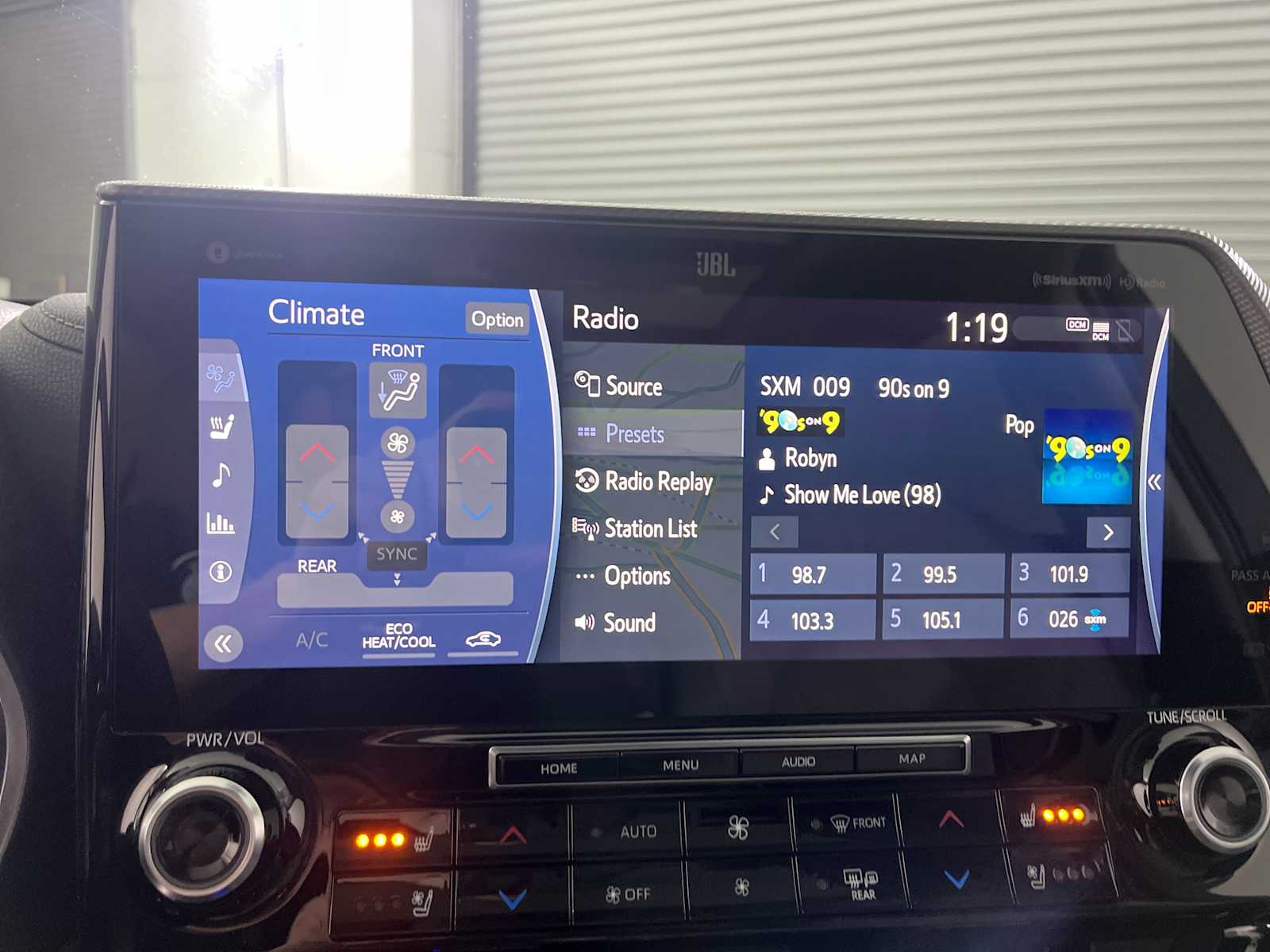 Thumbnail: 2020 Toyota Highlander - 23