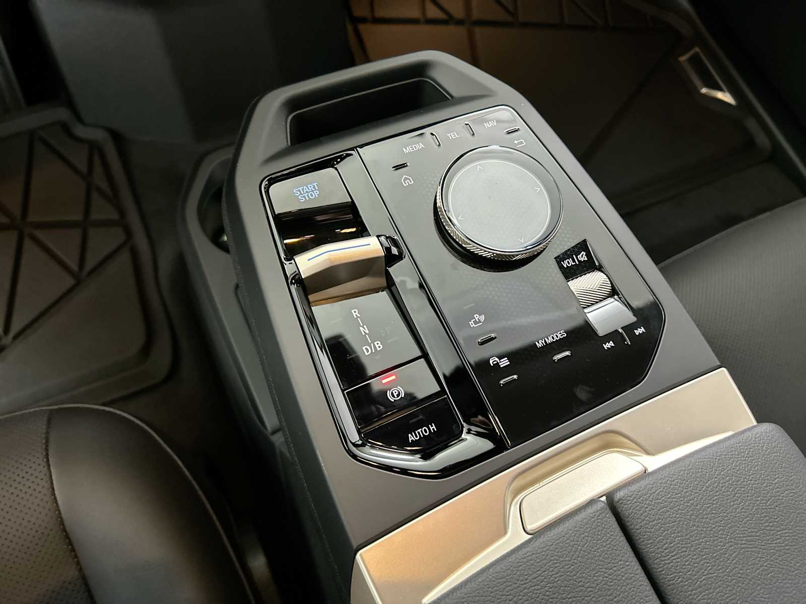 Thumbnail: 2026 BMW iX - 21