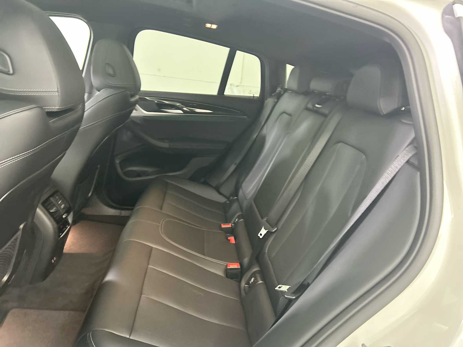 Thumbnail: 2025 BMW X4 - 25