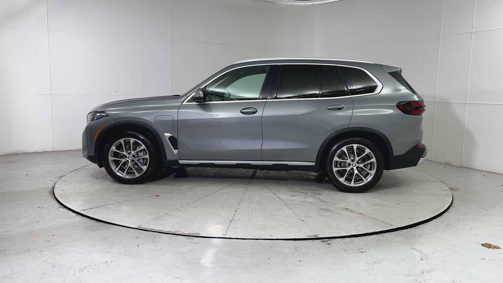 Thumbnail: 2026 BMW X5 - 5