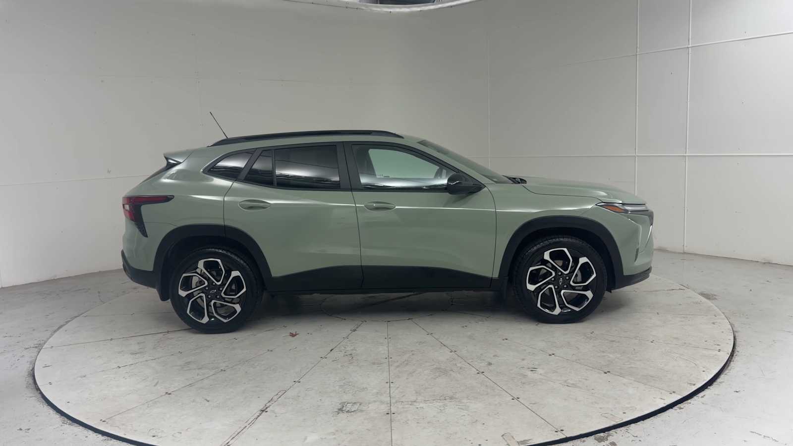 Thumbnail: 2024 Chevrolet Trax - 9