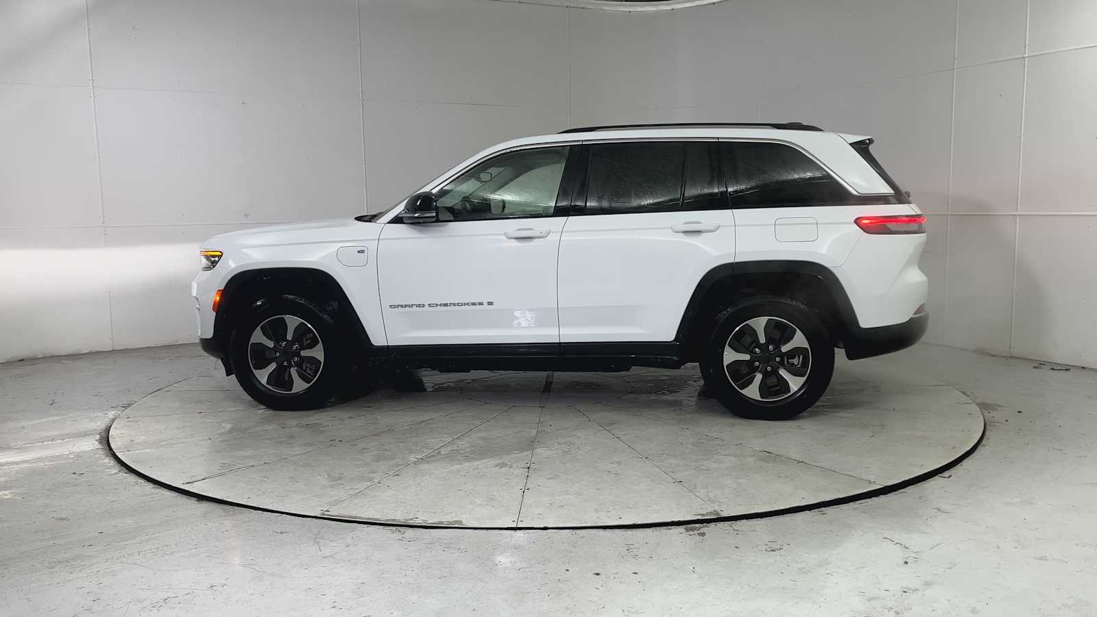 Thumbnail: 2022 Jeep Grand Cherokee - 5