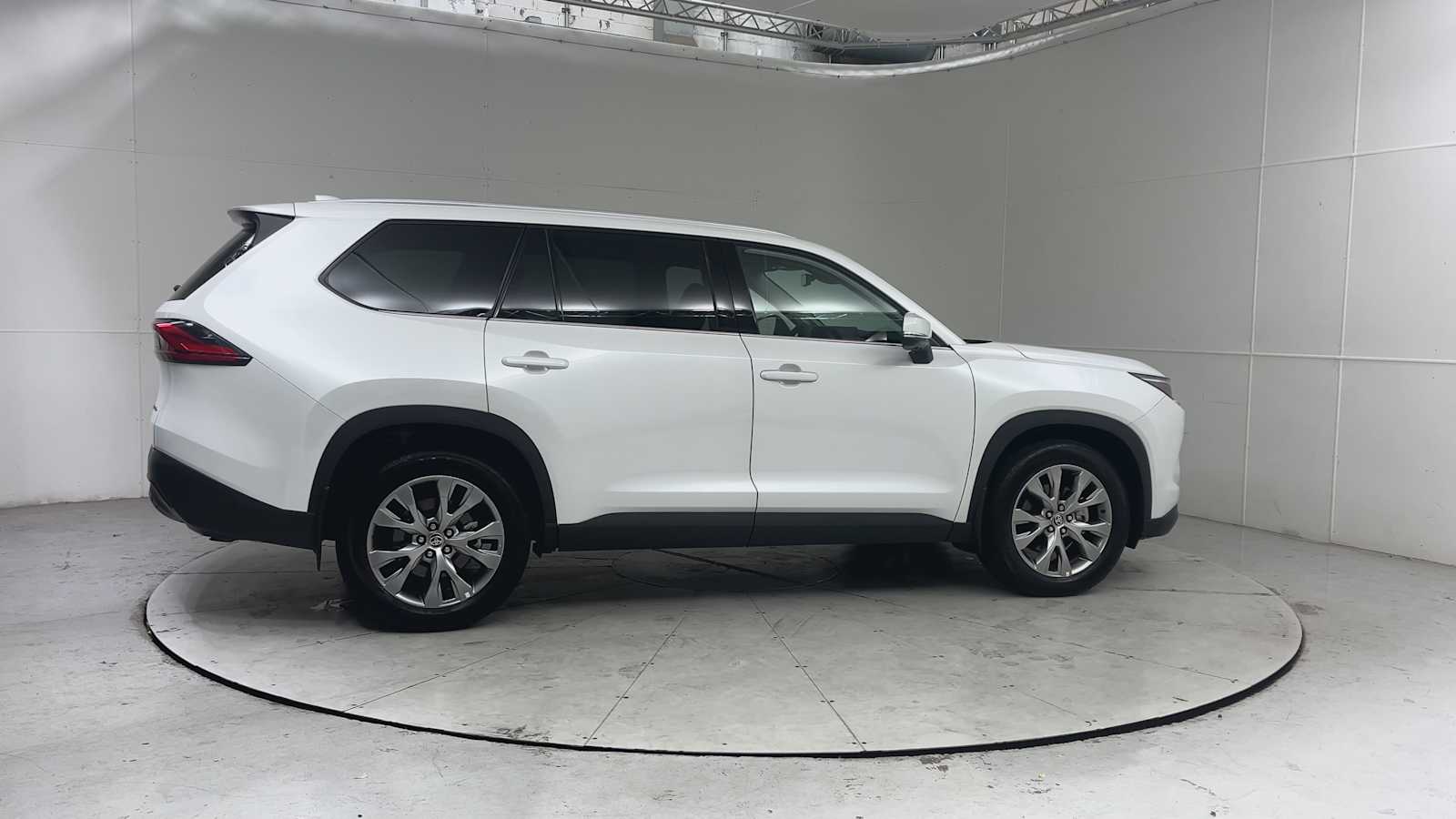 Thumbnail: 2024 Toyota Grand Highlander - 9