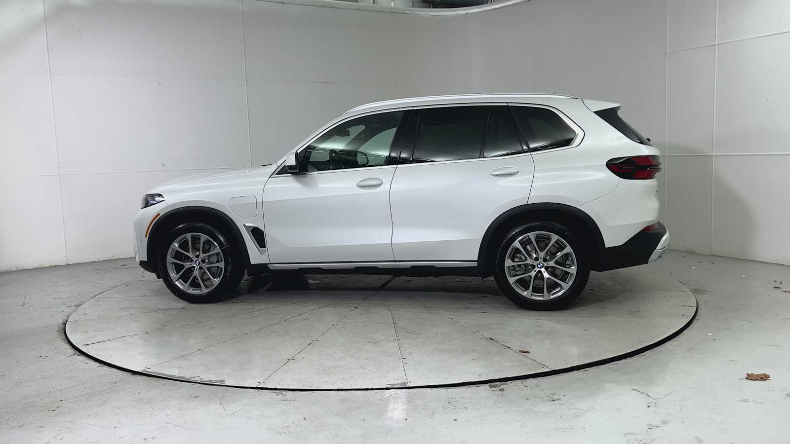 Thumbnail: 2026 BMW X5 - 5