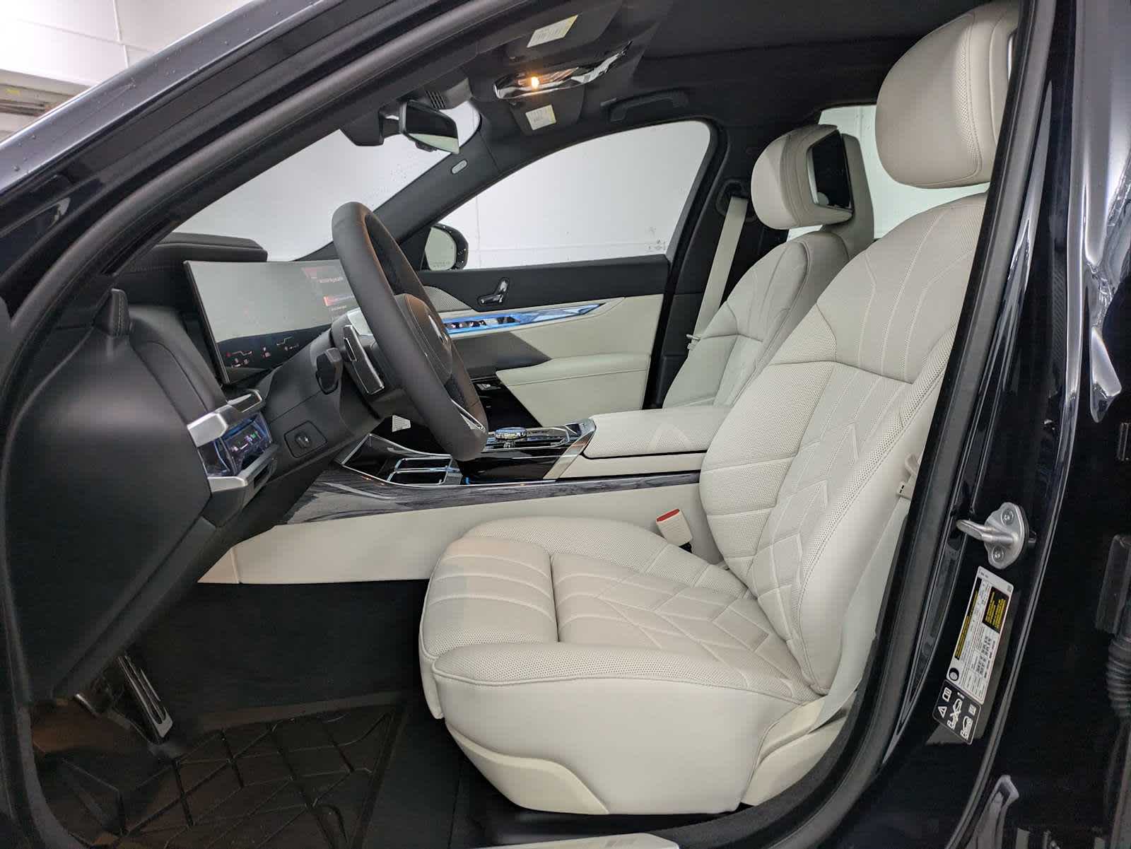 Thumbnail: 2025 BMW 7 Series - 15