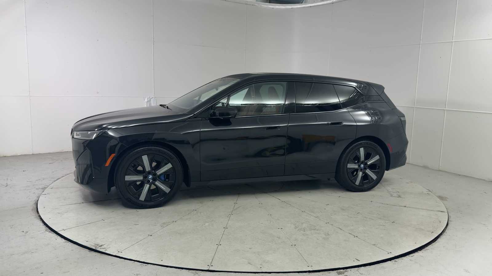Thumbnail: 2023 BMW iX - 5
