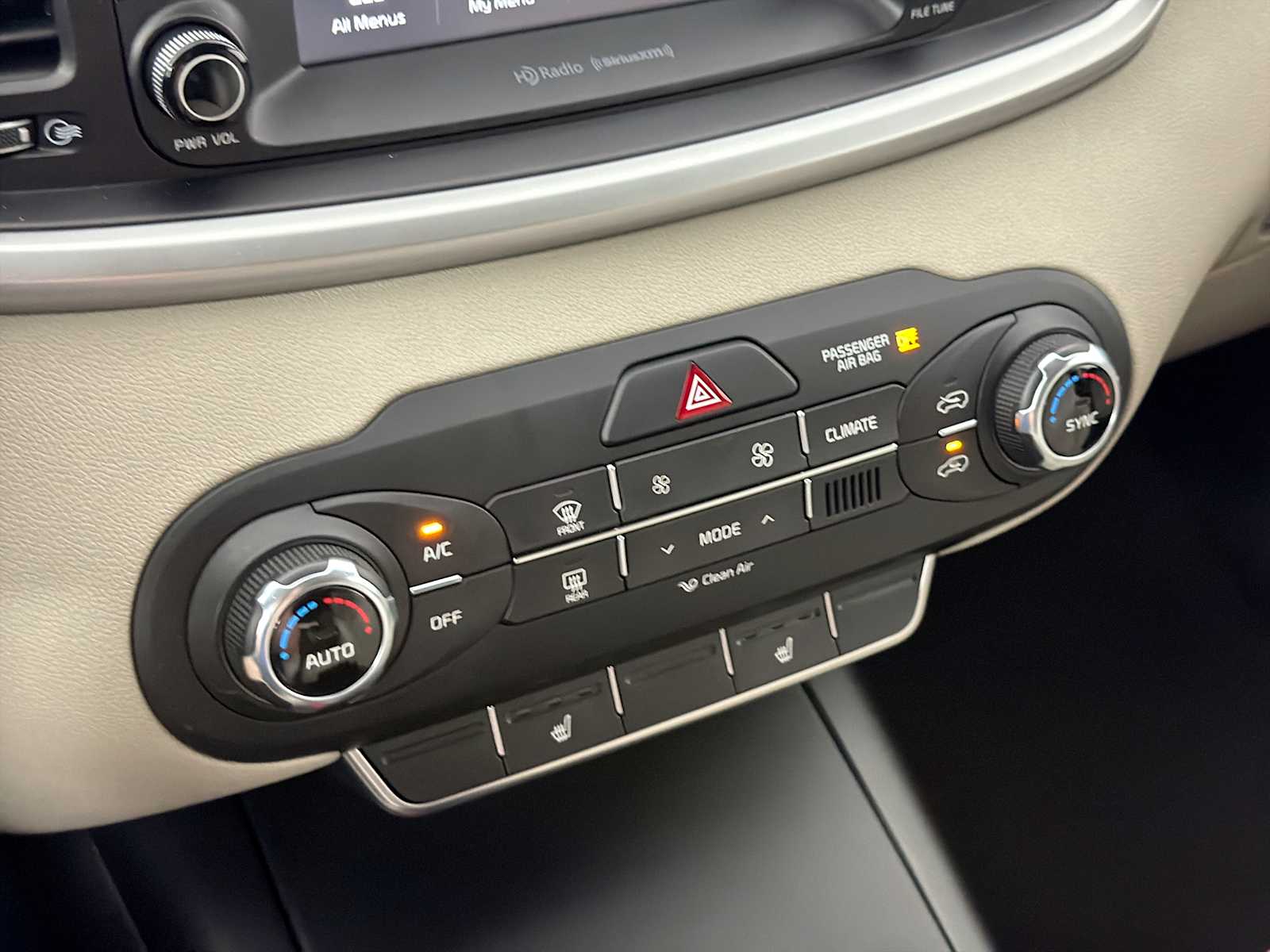 Thumbnail: 2018 Kia Sorento - 16