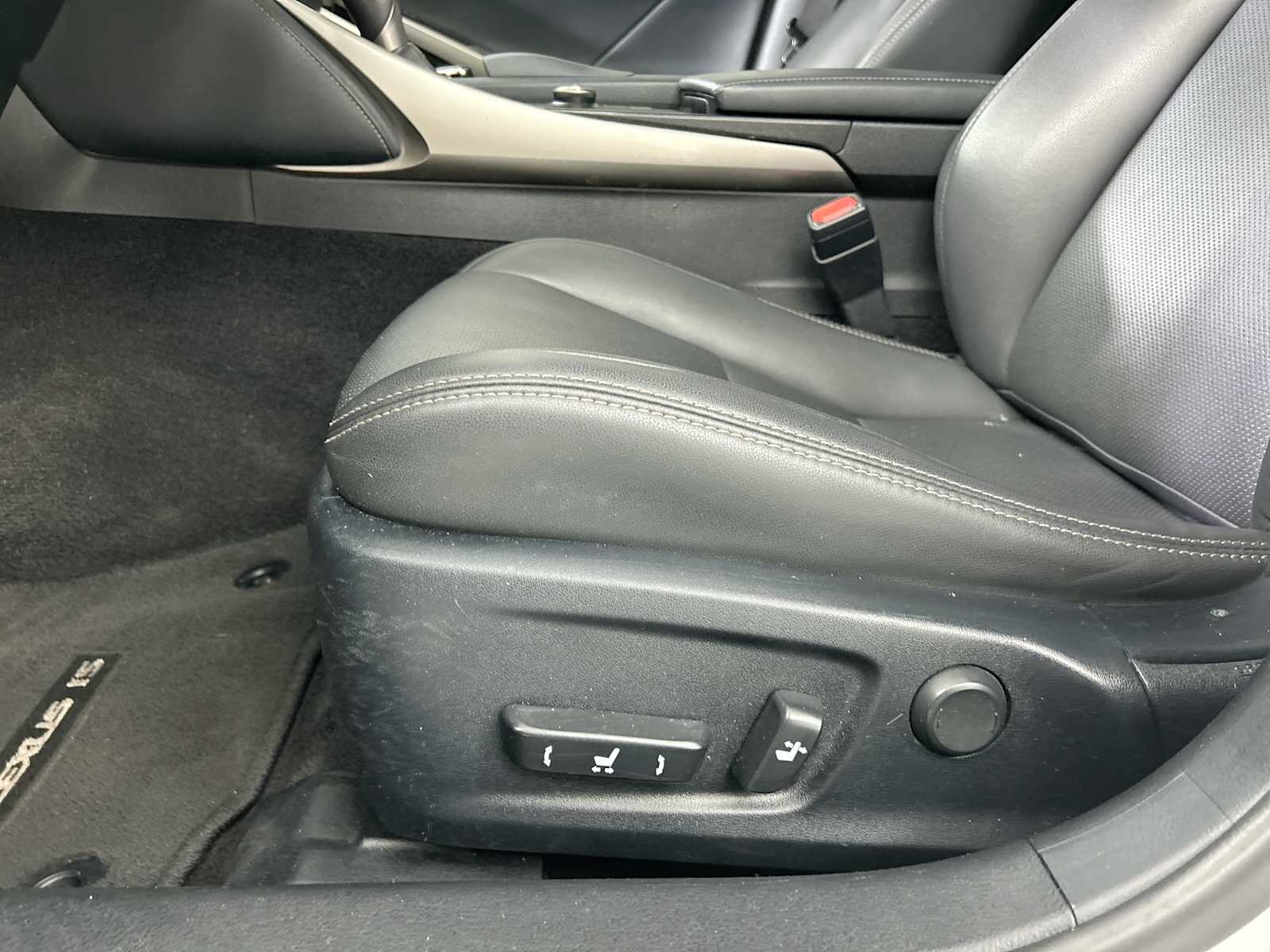 Thumbnail: 2016 Lexus IS - 14