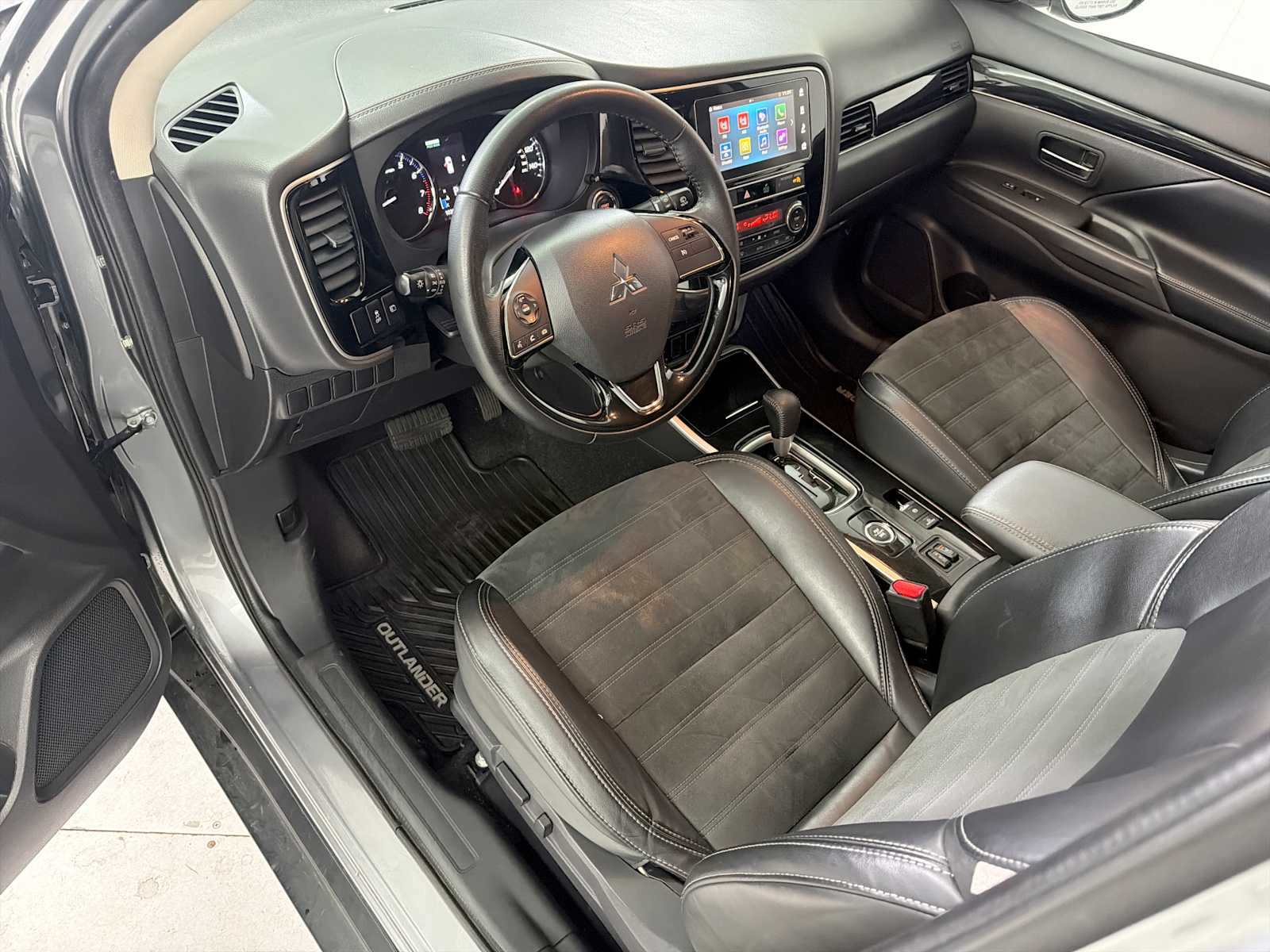 Thumbnail: 2019 Mitsubishi Outlander - 11