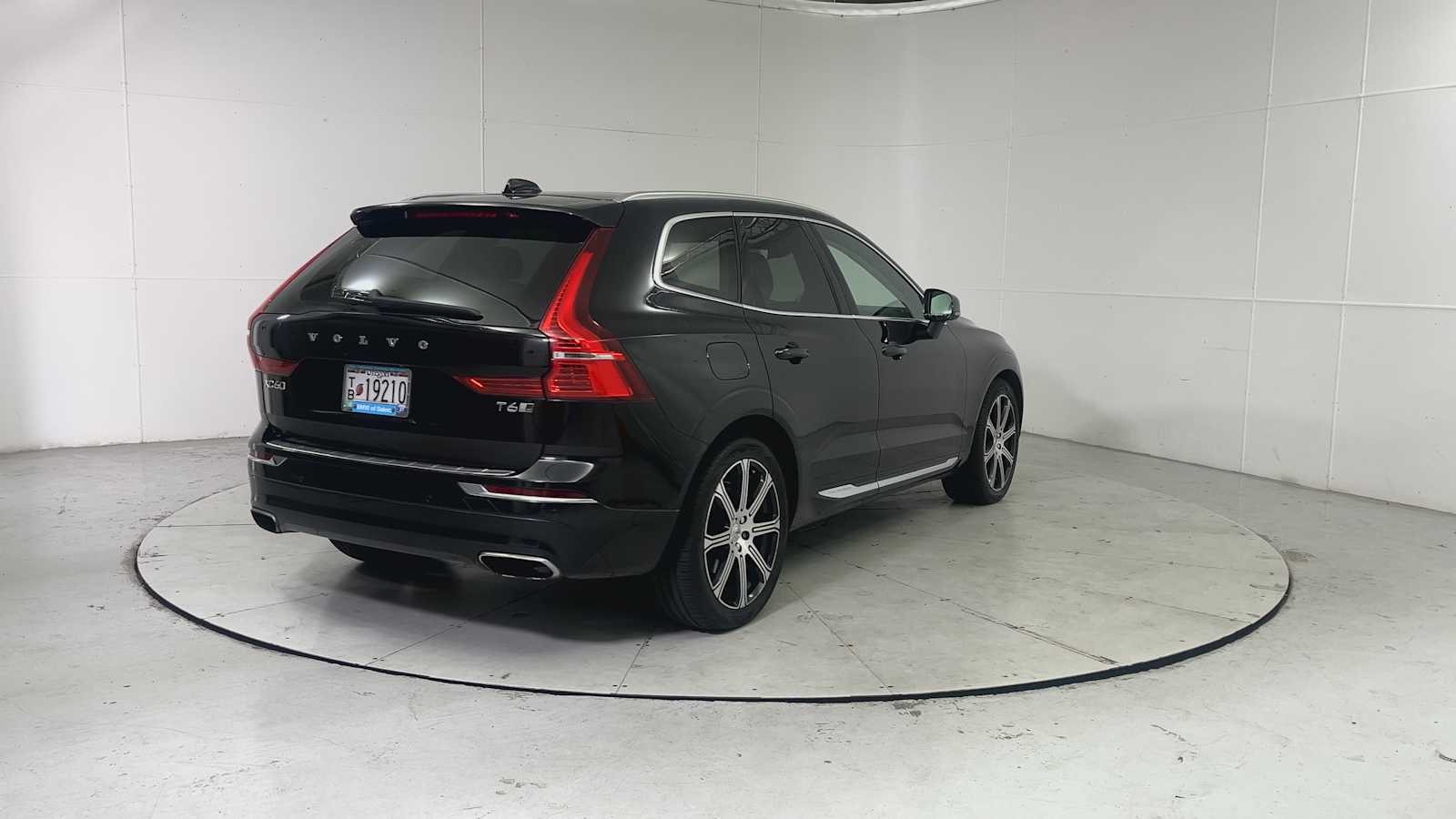 Thumbnail: 2019 Volvo XC60 - 3