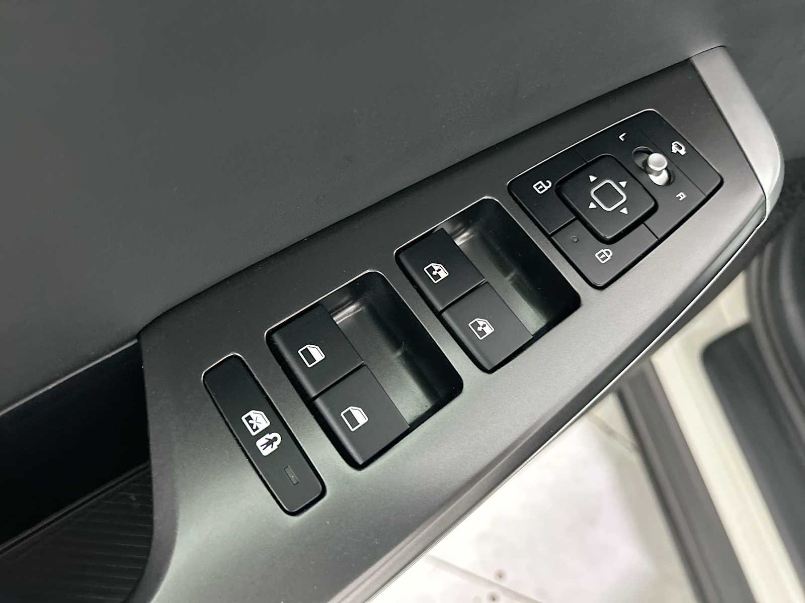 Thumbnail: 2024 Kia EV6 - 15