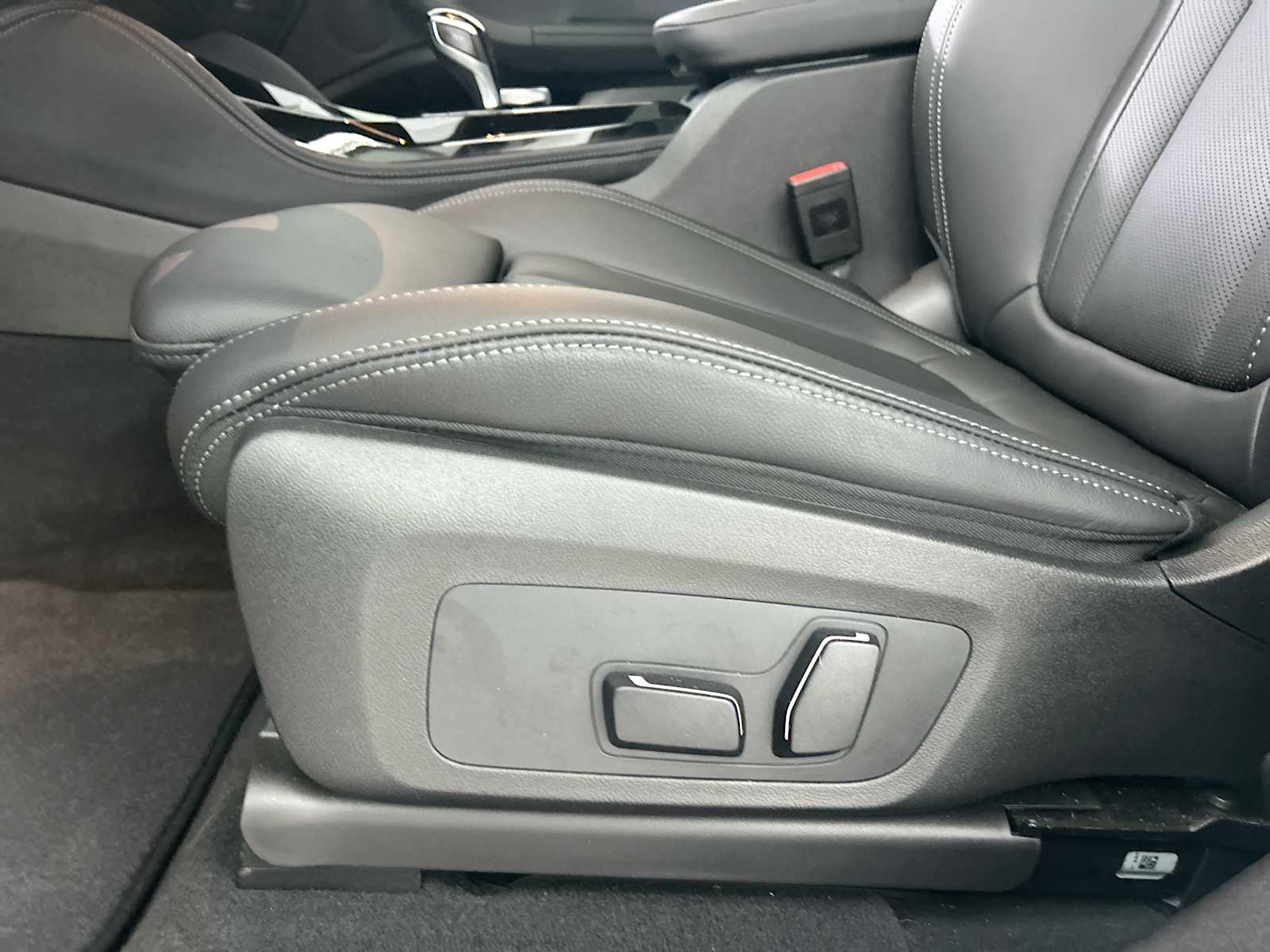 Thumbnail: 2025 BMW X4 - 14