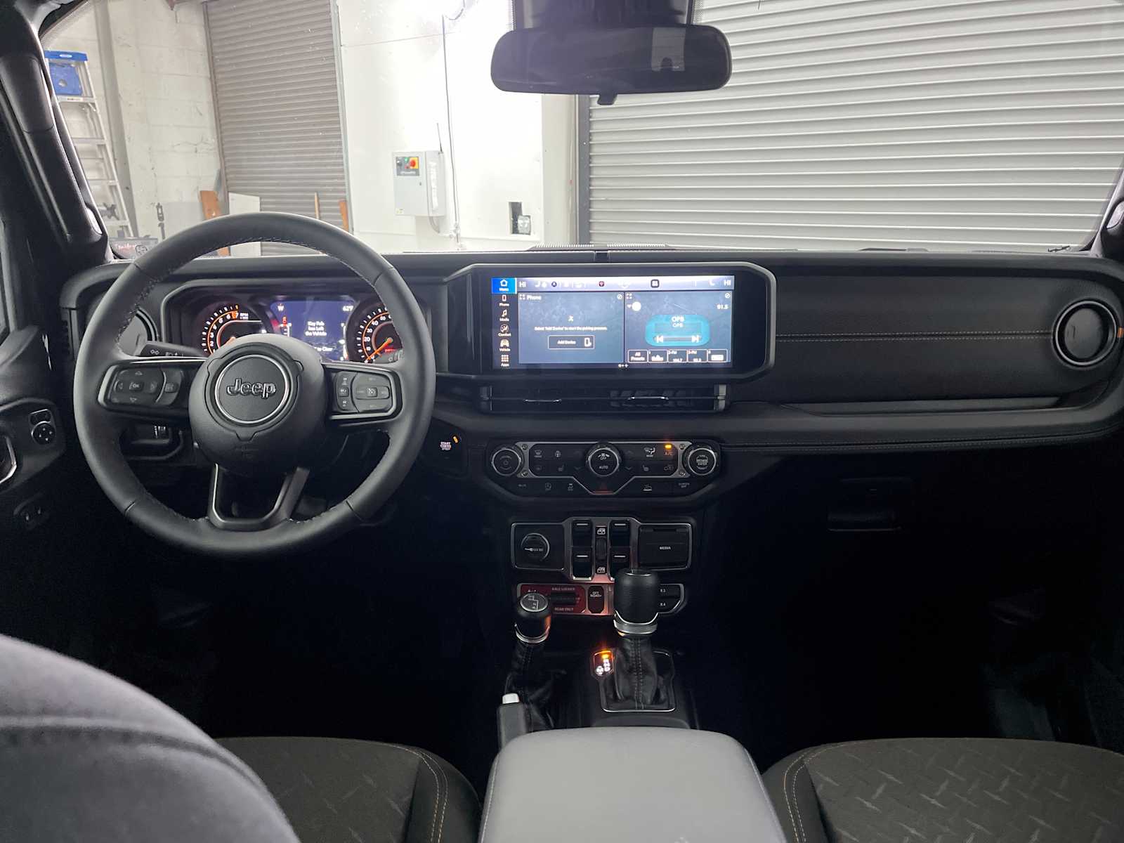 Thumbnail: 2025 Jeep Gladiator - 9