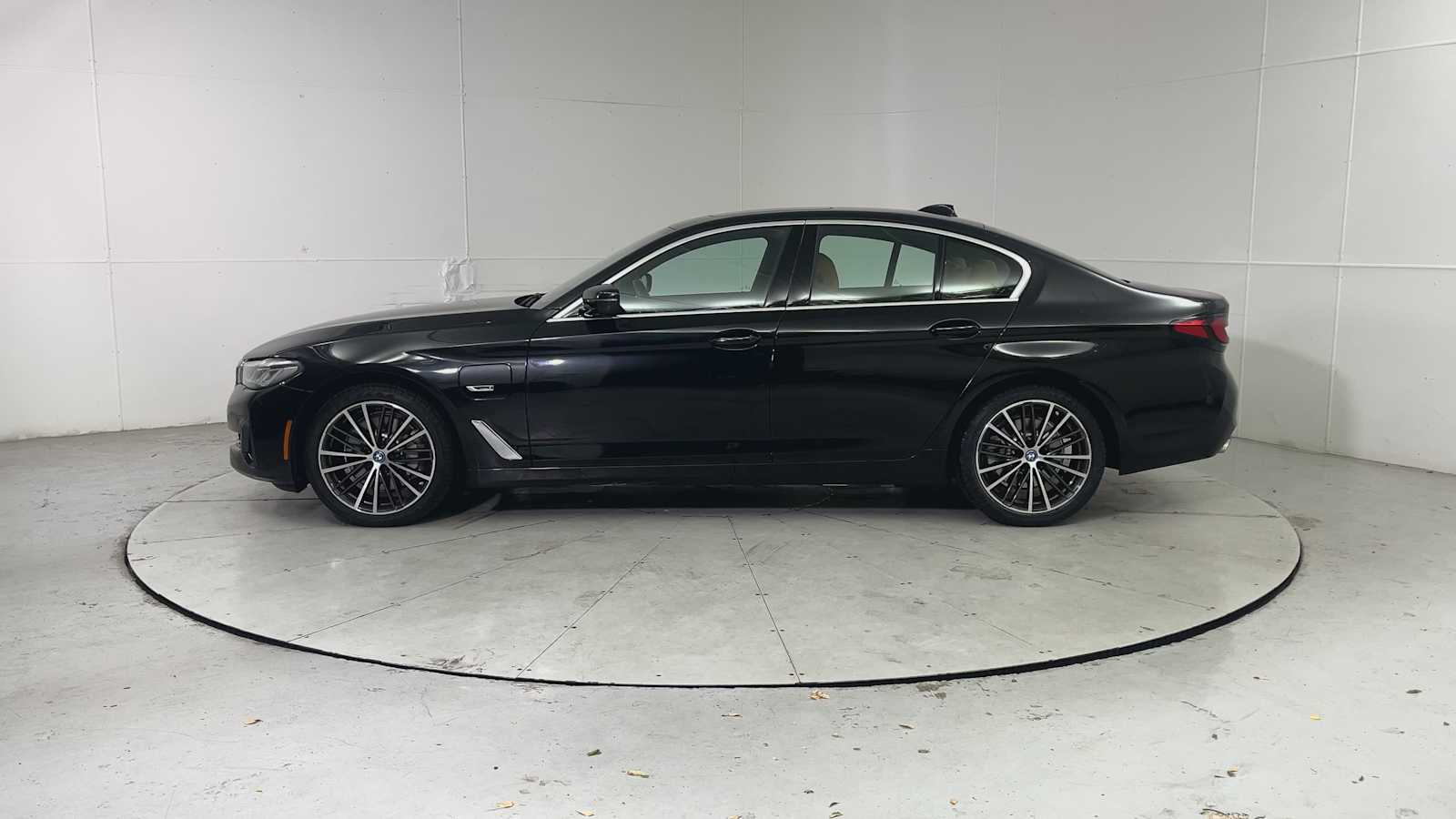 Thumbnail: 2023 BMW 5 Series - 5