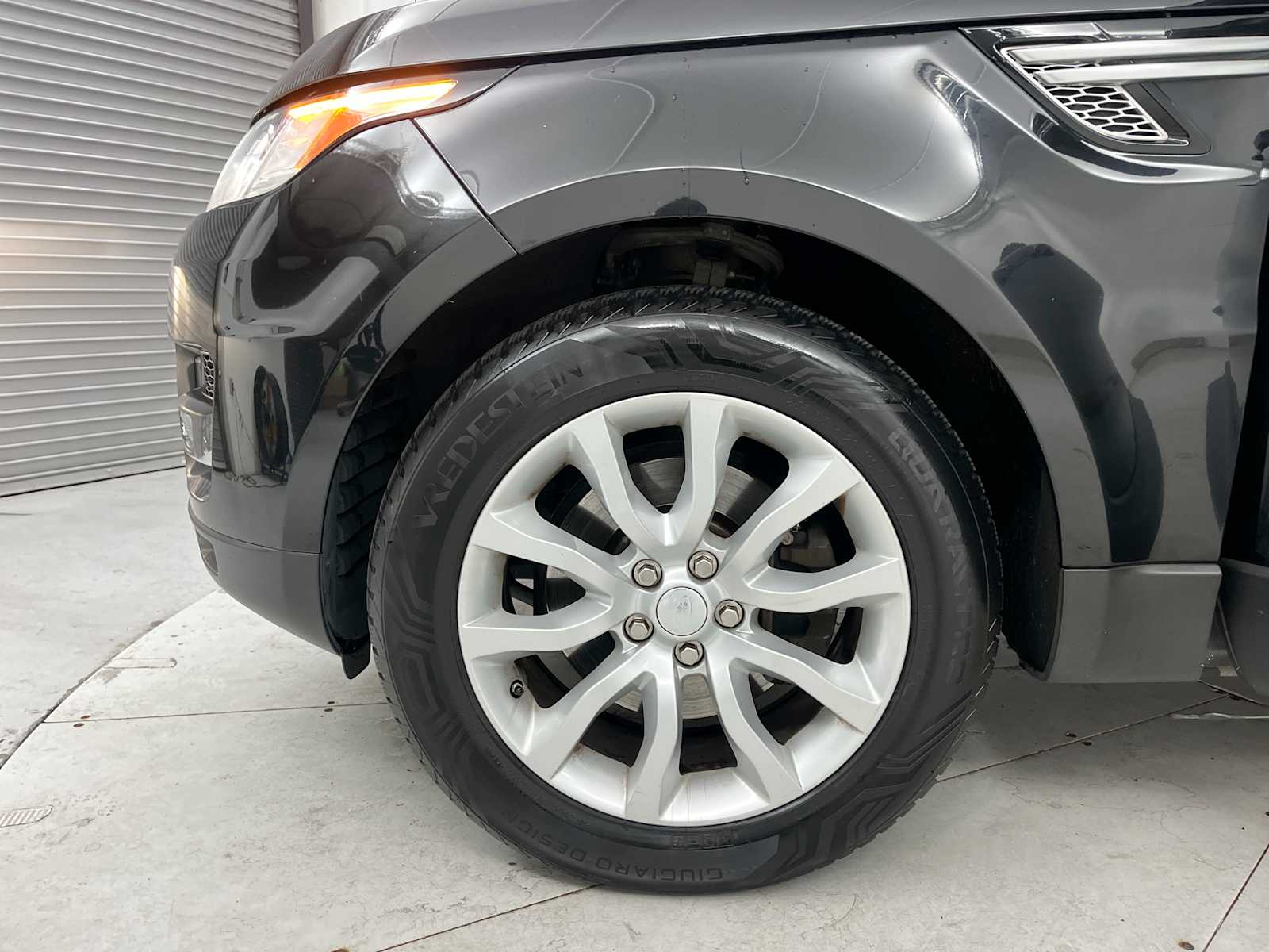 Thumbnail: 2015 Land Rover Range Rover Sport - 25