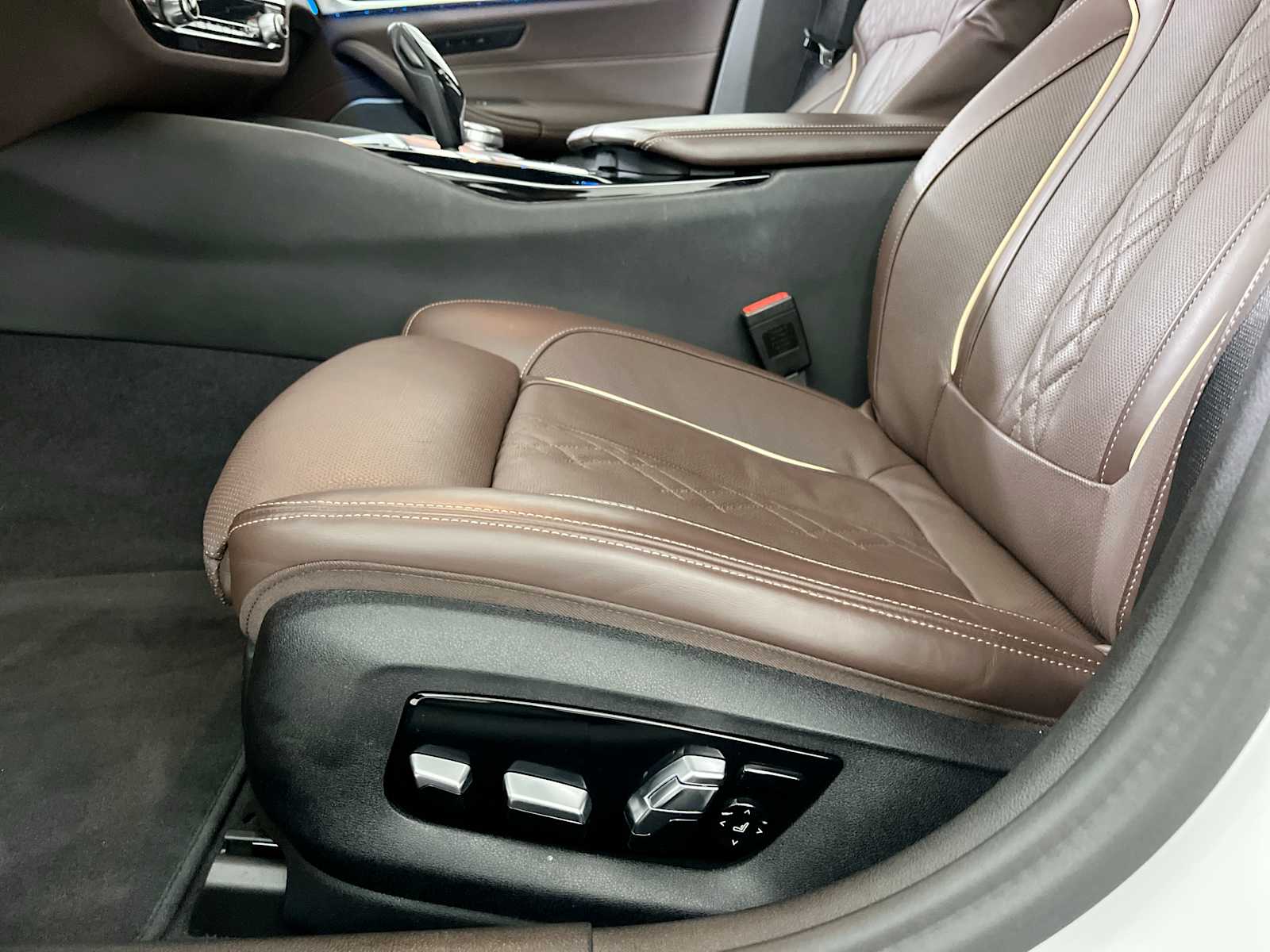 Thumbnail: 2023 BMW 5 Series - 20