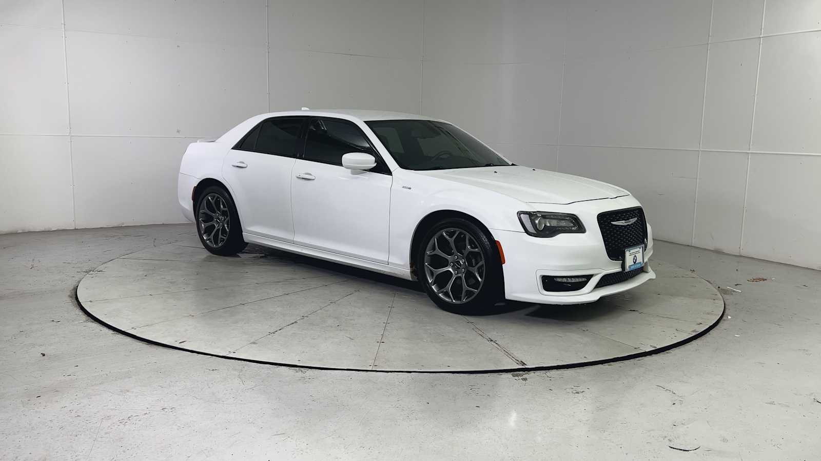Thumbnail: 2017 Chrysler 300 - 8