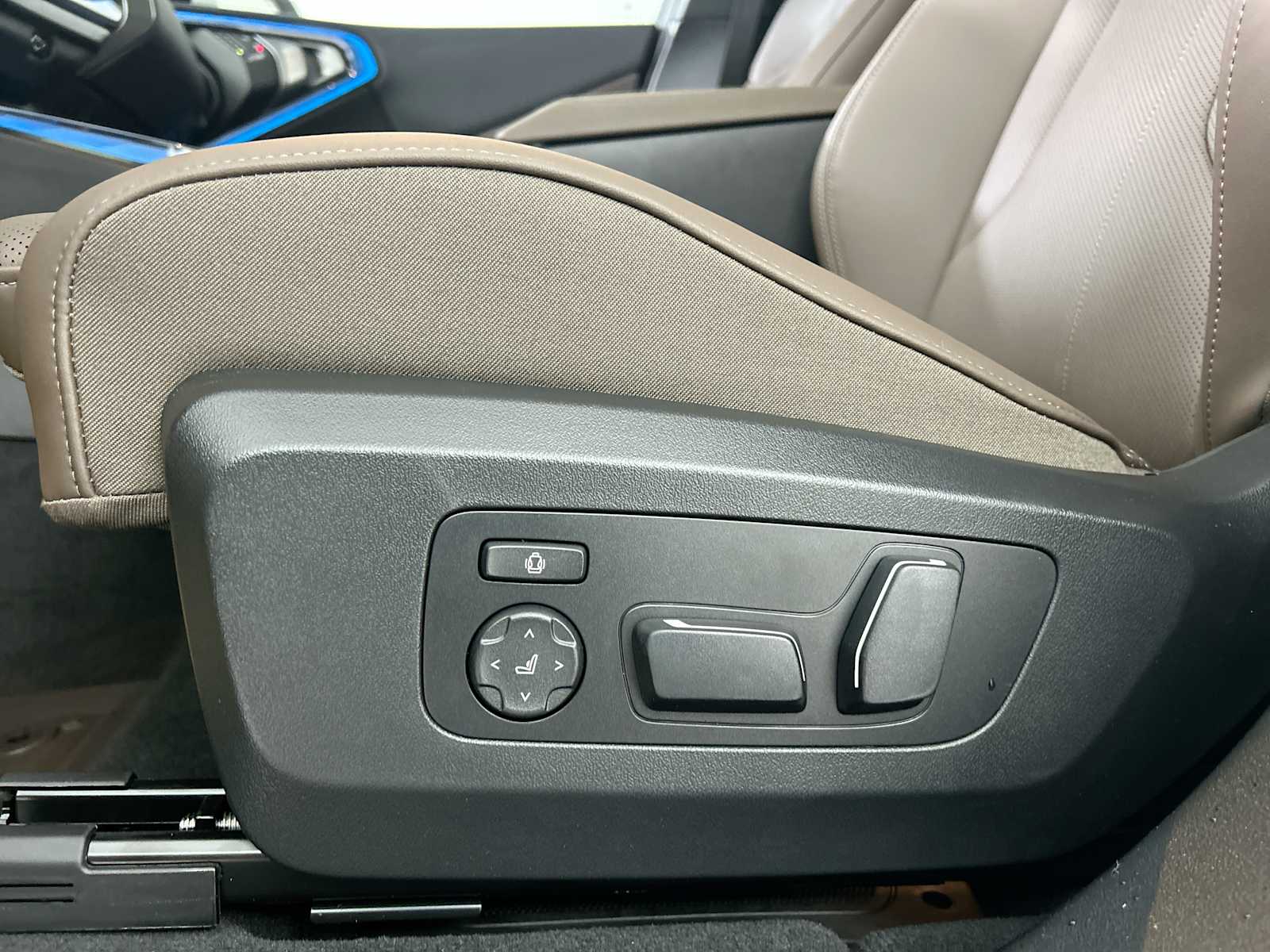 Thumbnail: 2026 BMW X3 - 14