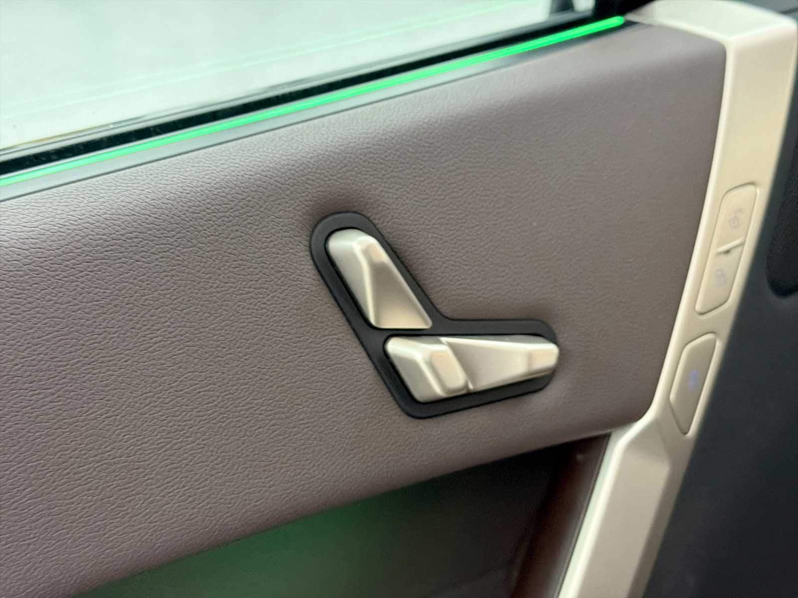 Thumbnail: 2024 BMW iX - 14