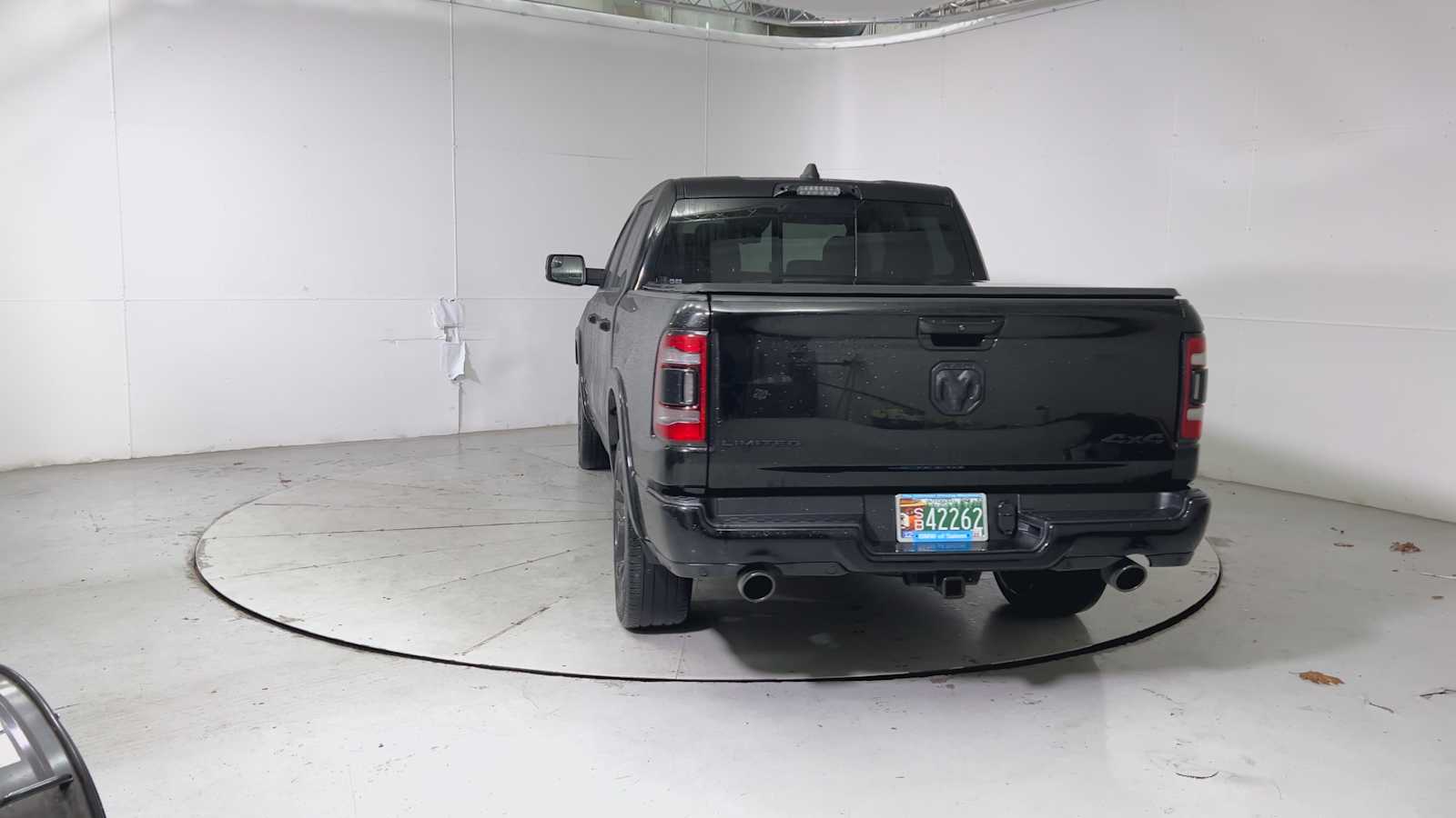 2022 Ram 1500 Limited photo 2