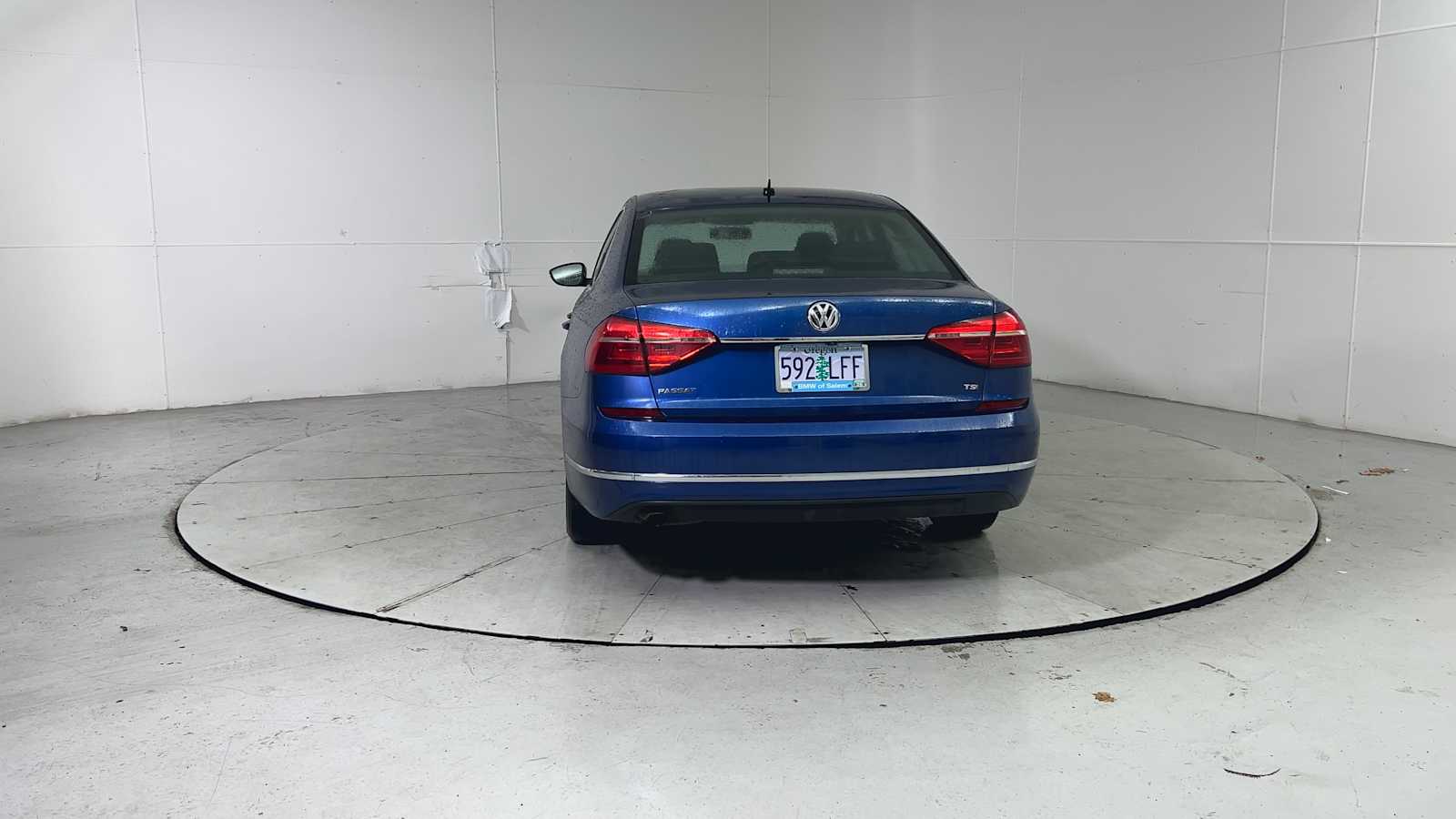 Thumbnail: 2016 Volkswagen Passat - 3