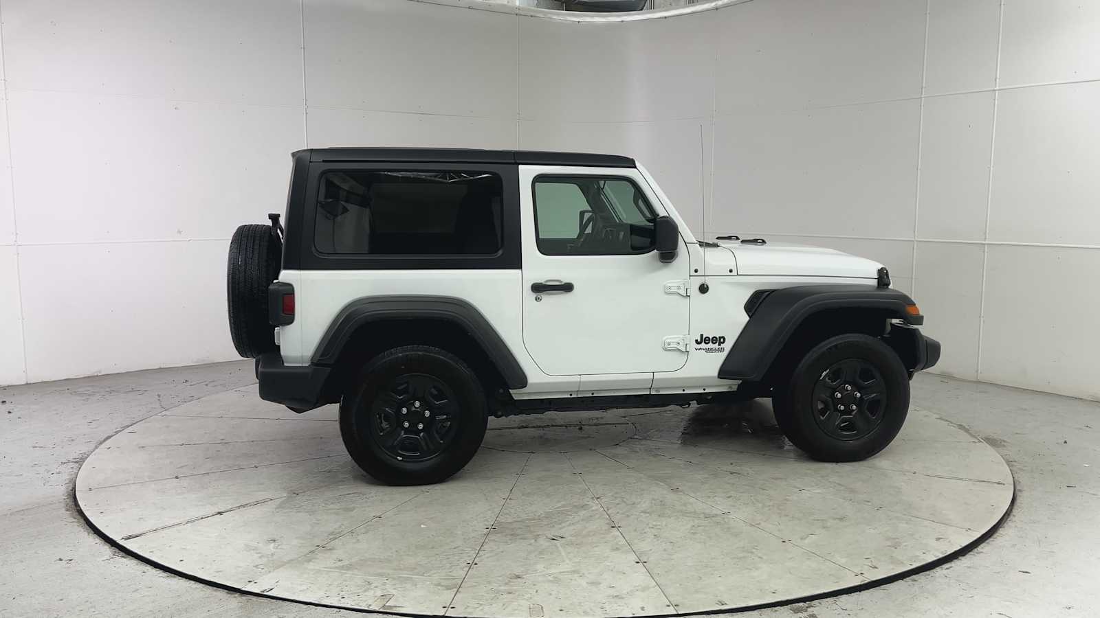 Thumbnail: 2021 Jeep Wrangler - 9