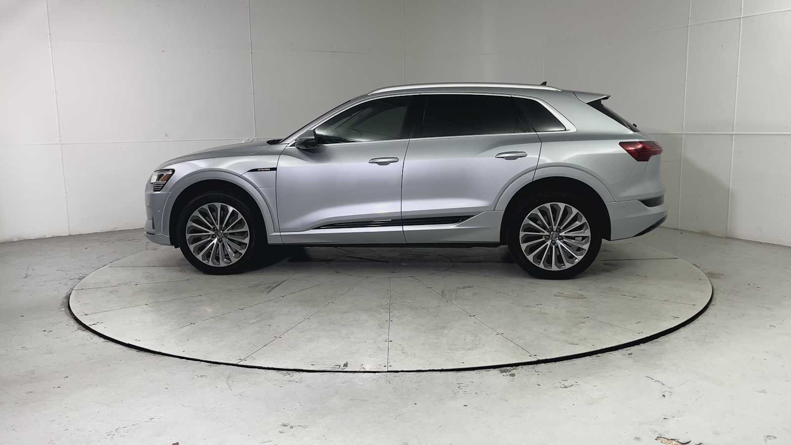 Thumbnail: 2019 Audi e-tron - 5