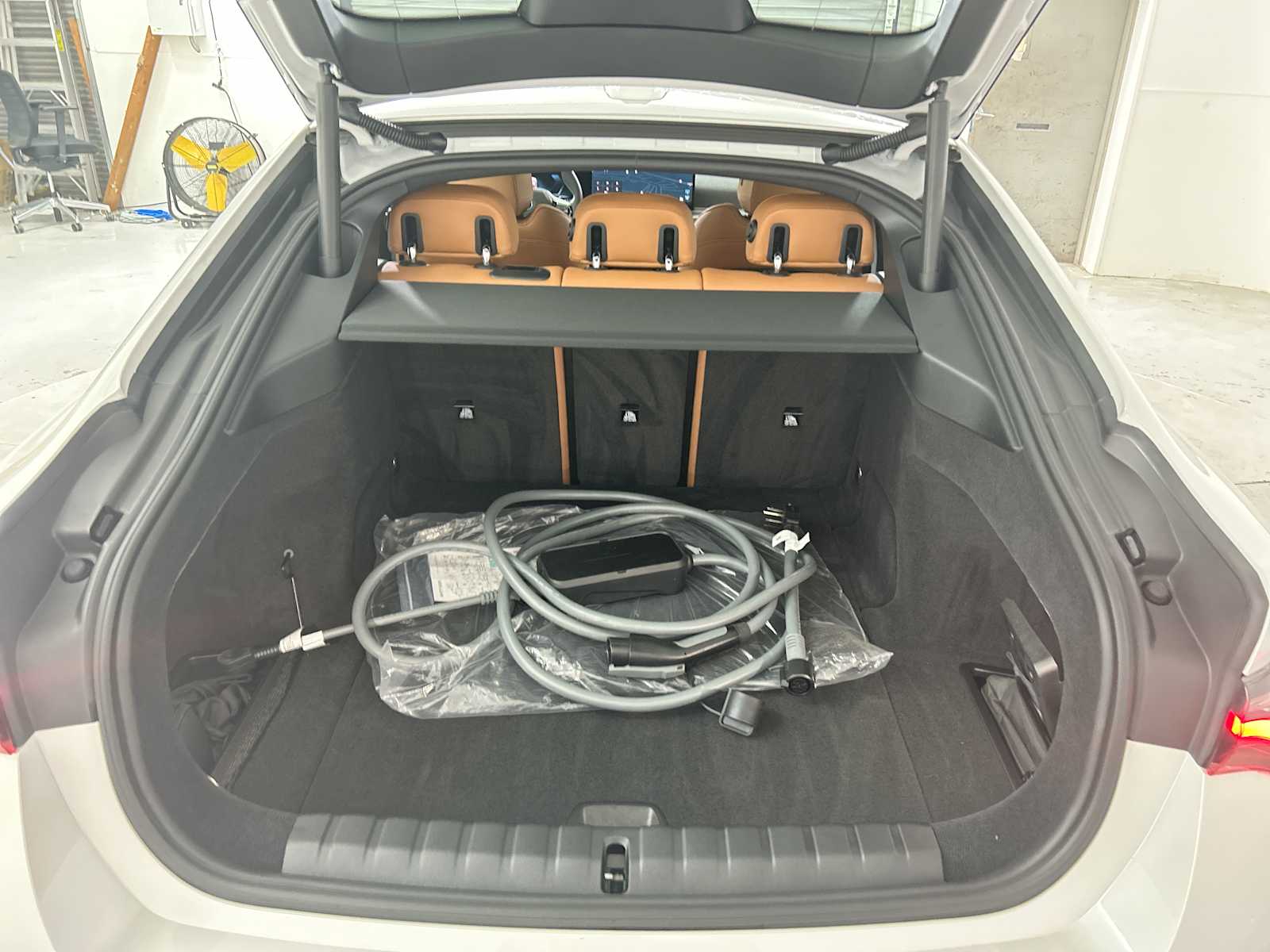 Thumbnail: 2025 BMW i4 - 21