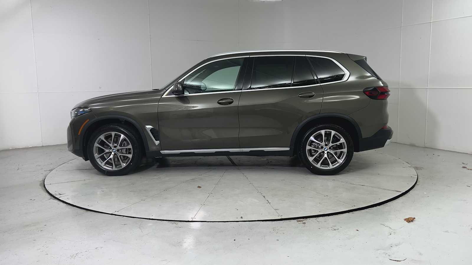 Thumbnail: 2026 BMW X5 - 5