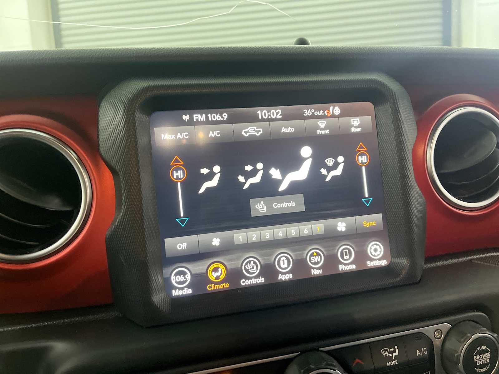 Thumbnail: 2021 Jeep Gladiator - 16