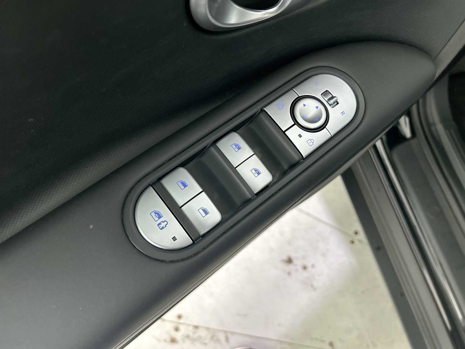 Thumbnail: 2024 Hyundai Ioniq 5 - 15