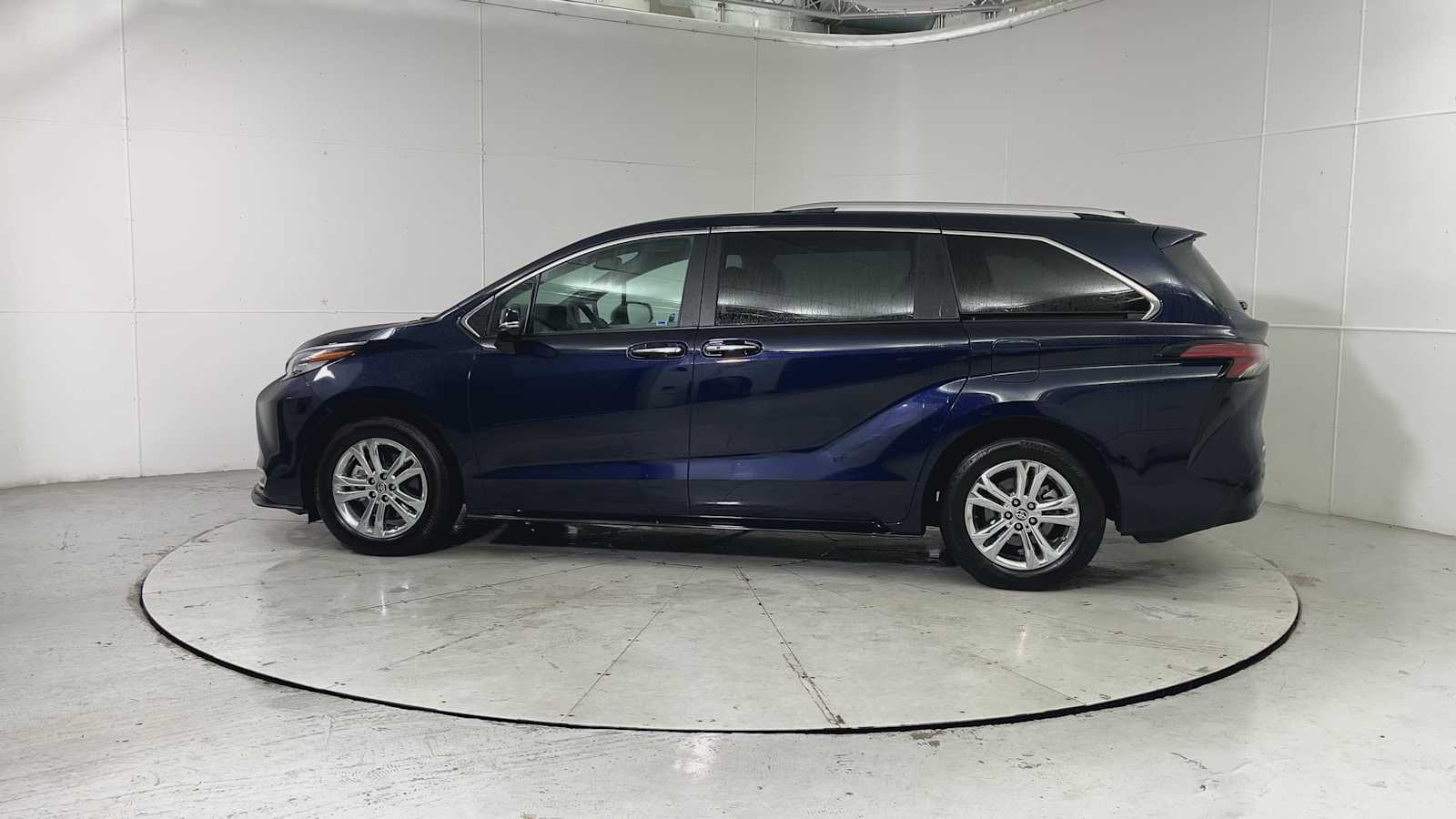 Thumbnail: 2023 Toyota Sienna - 5