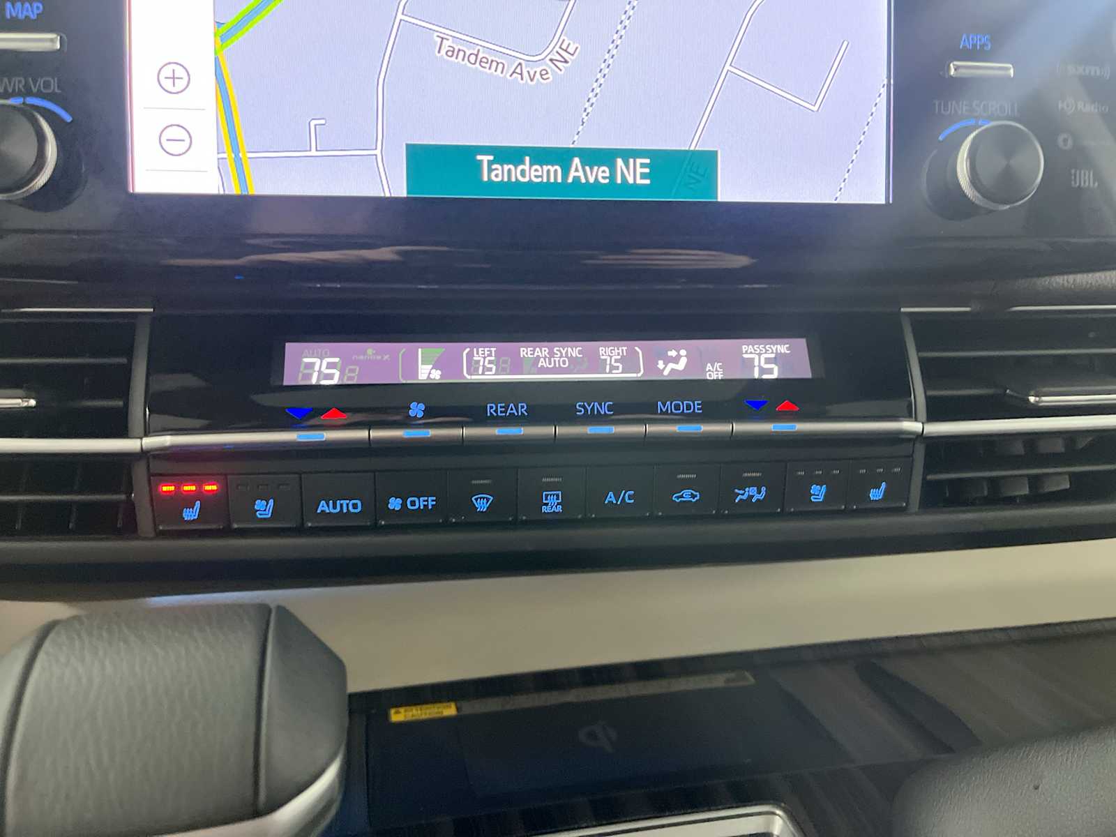 Thumbnail: 2023 Toyota Sienna - 17