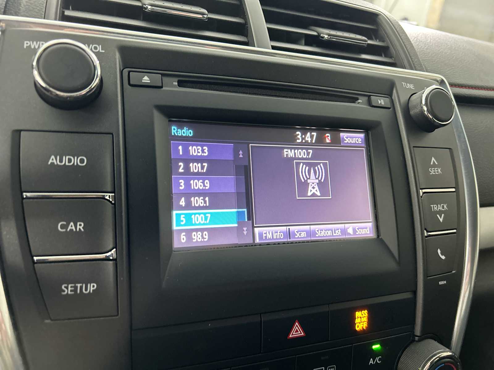 Thumbnail: 2016 Toyota Camry - 12