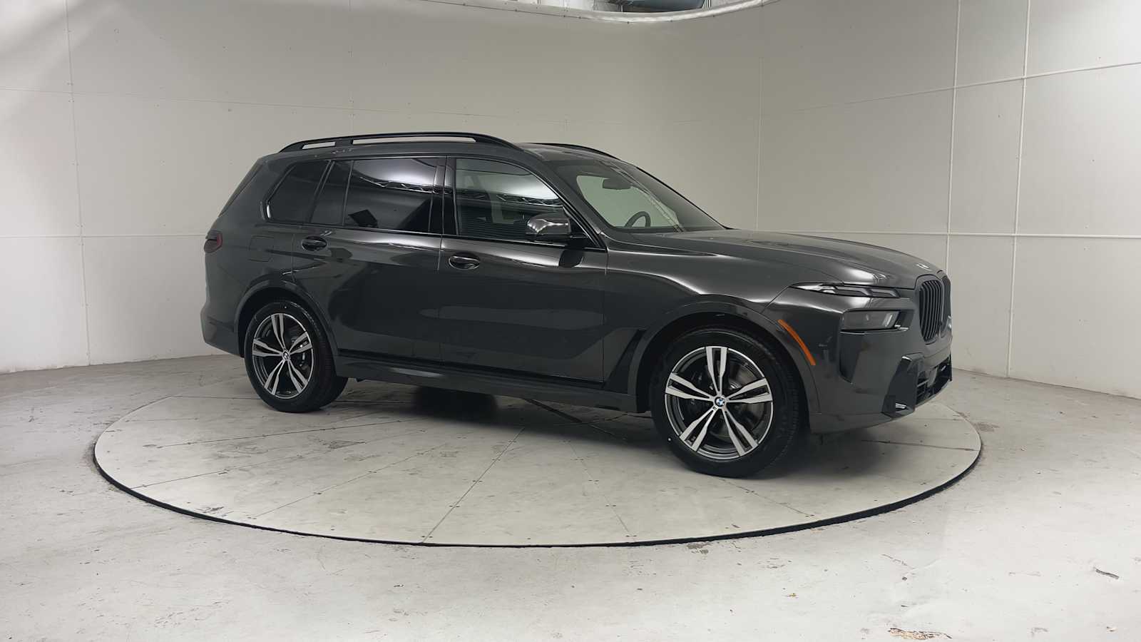 Thumbnail: 2027 BMW X7 - 8