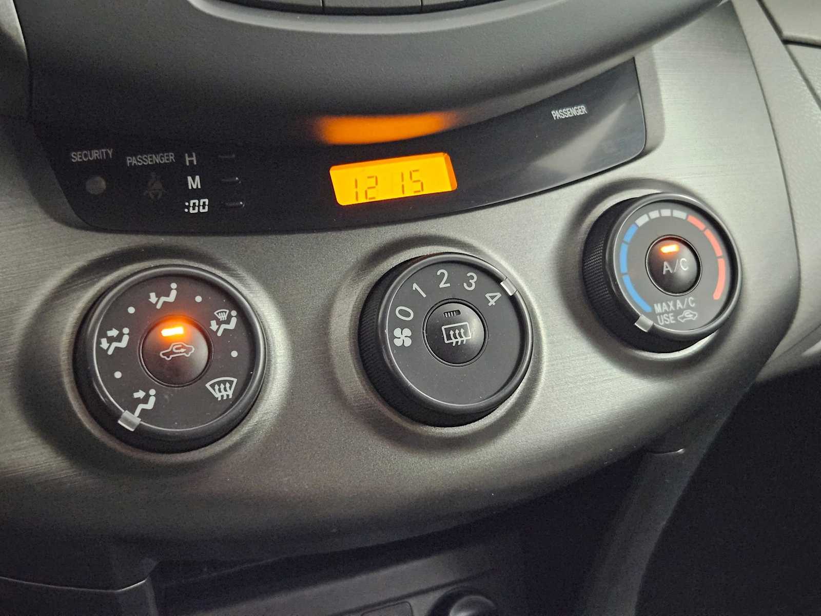 Thumbnail: 2011 Toyota RAV4 - 28