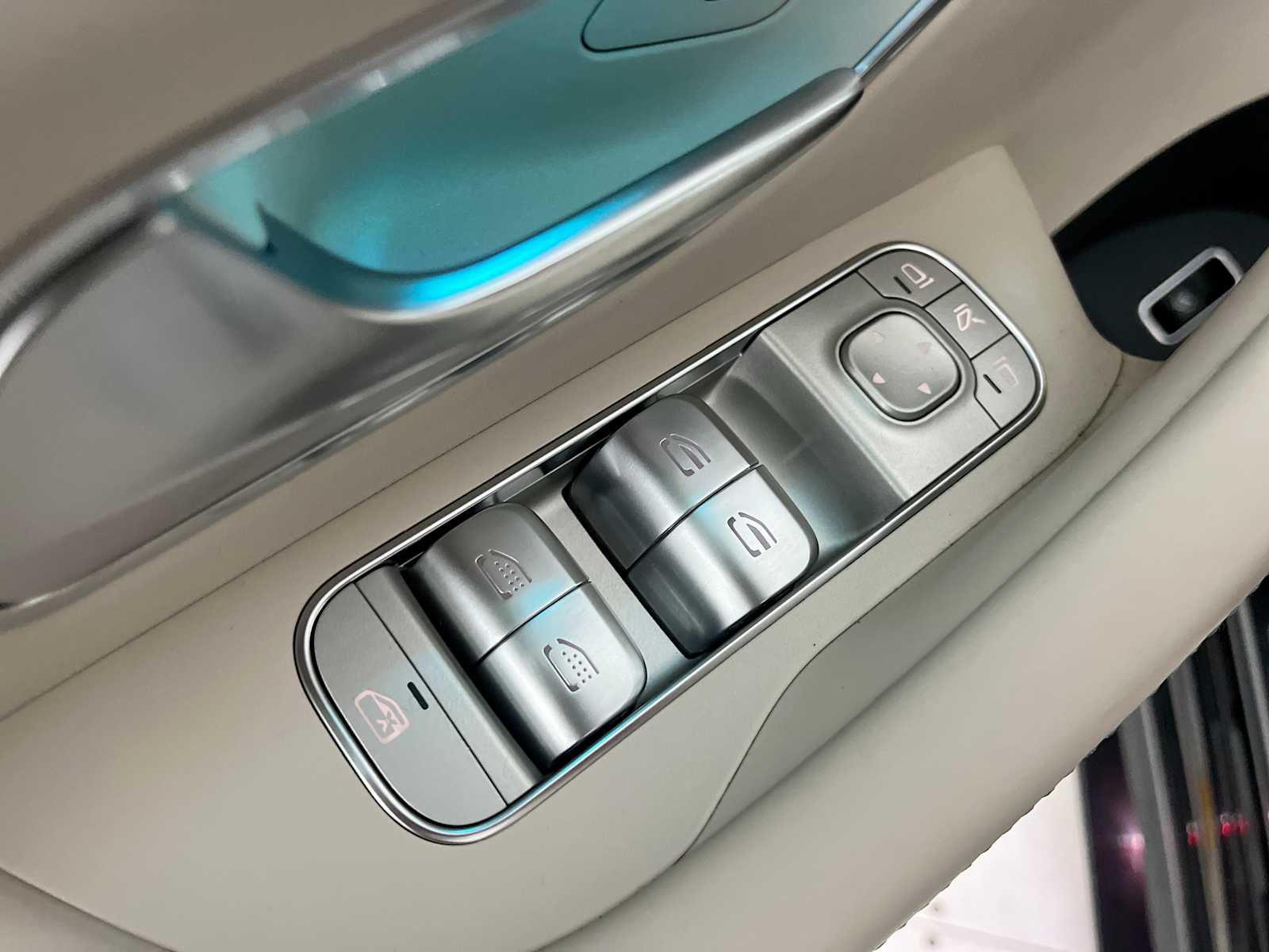 Thumbnail: 2023 Mercedes-Benz GL-Class - 21