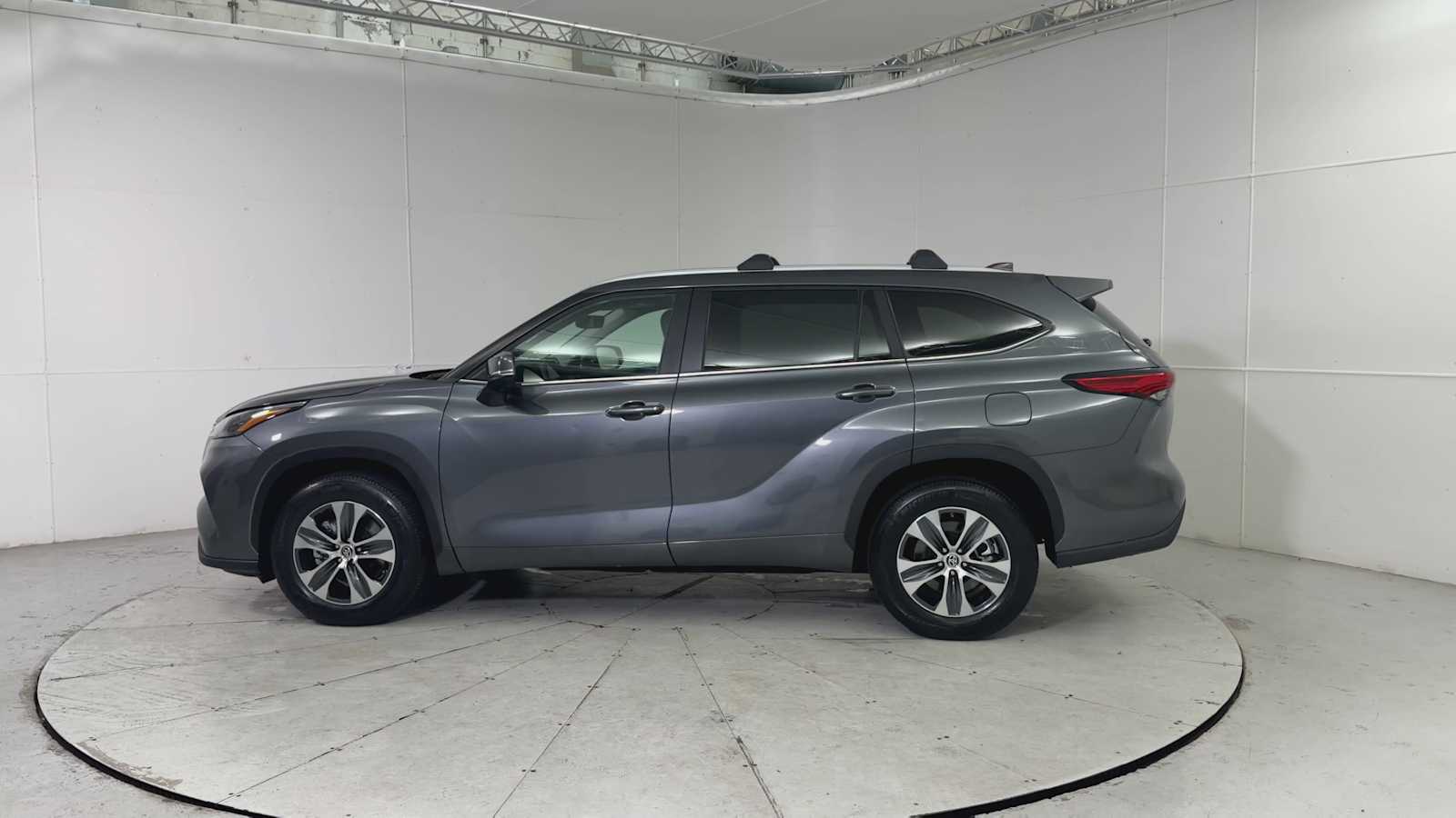 Thumbnail: 2023 Toyota Highlander - 5