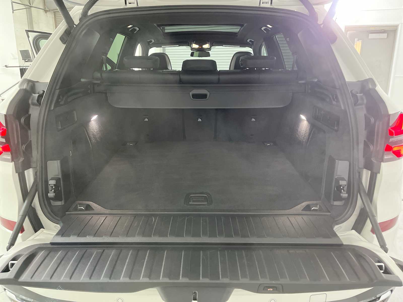 Thumbnail: 2026 BMW X5 - 21