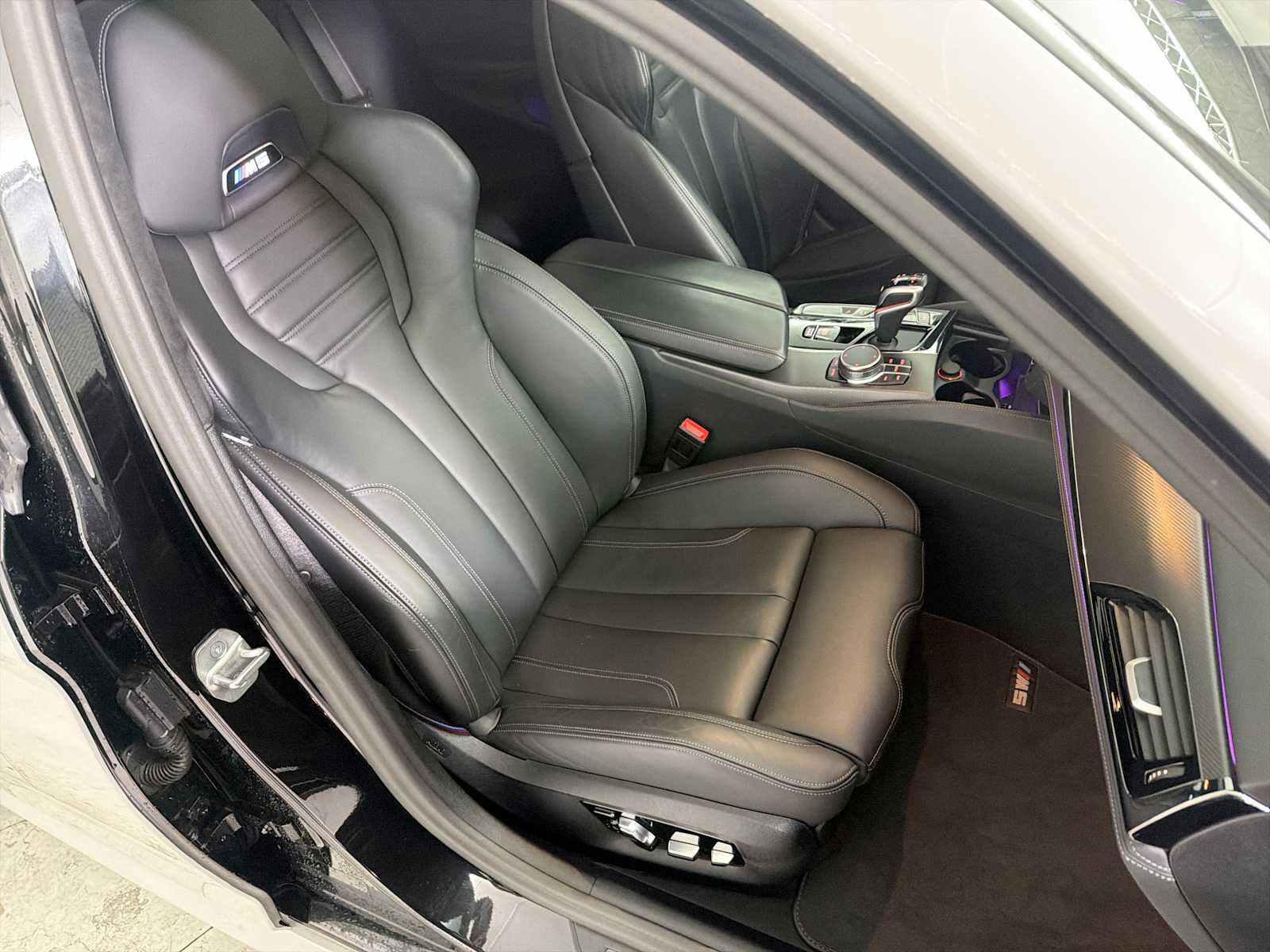 Thumbnail: 2023 BMW M5 - 26