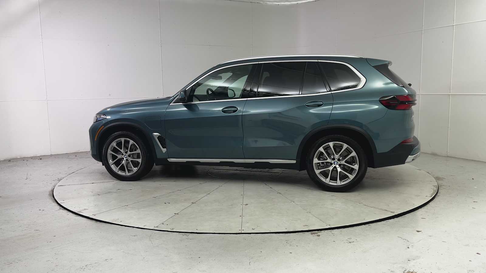 Thumbnail: 2026 BMW X5 - 4