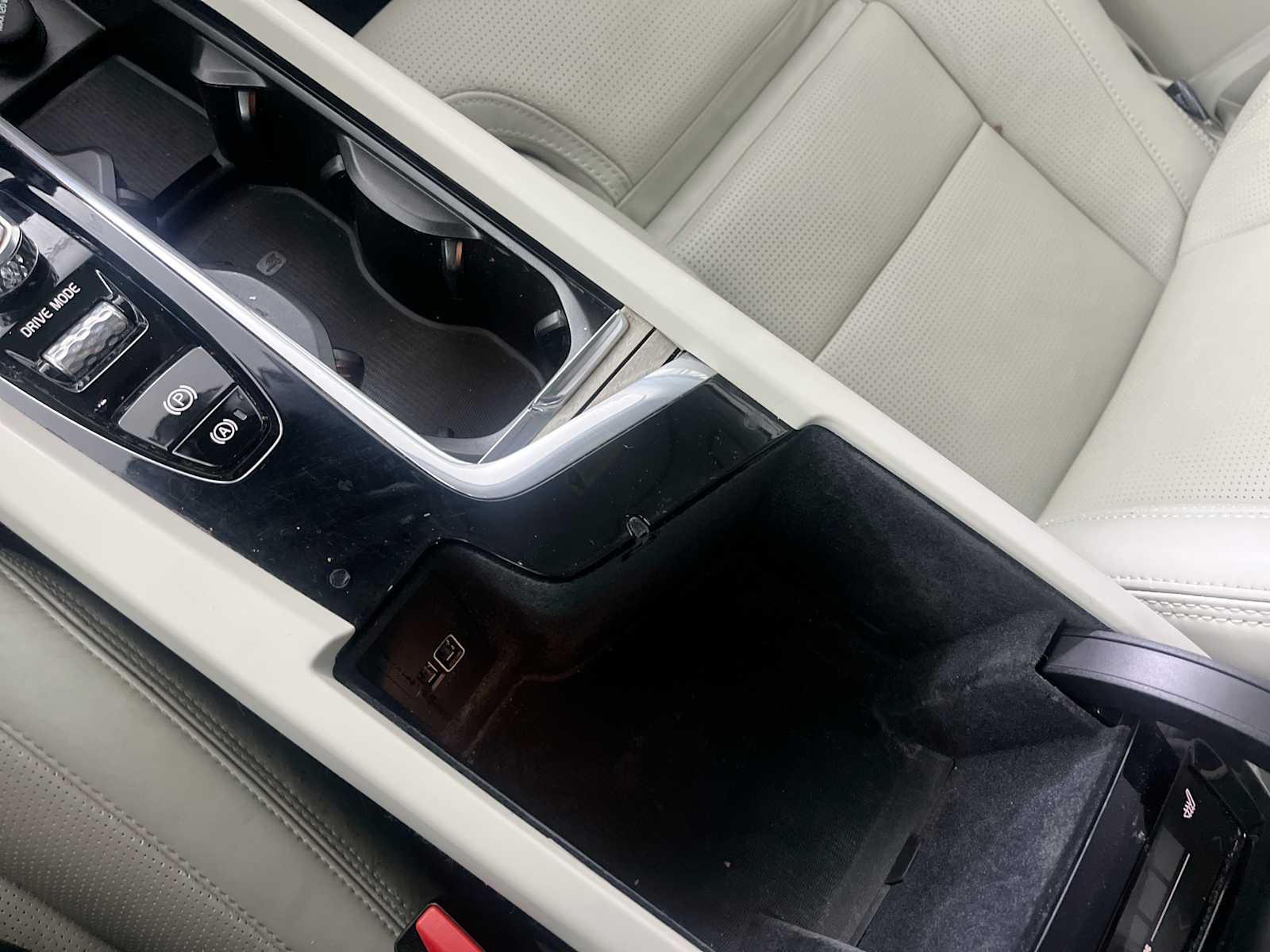 Thumbnail: 2019 Volvo XC60 - 24