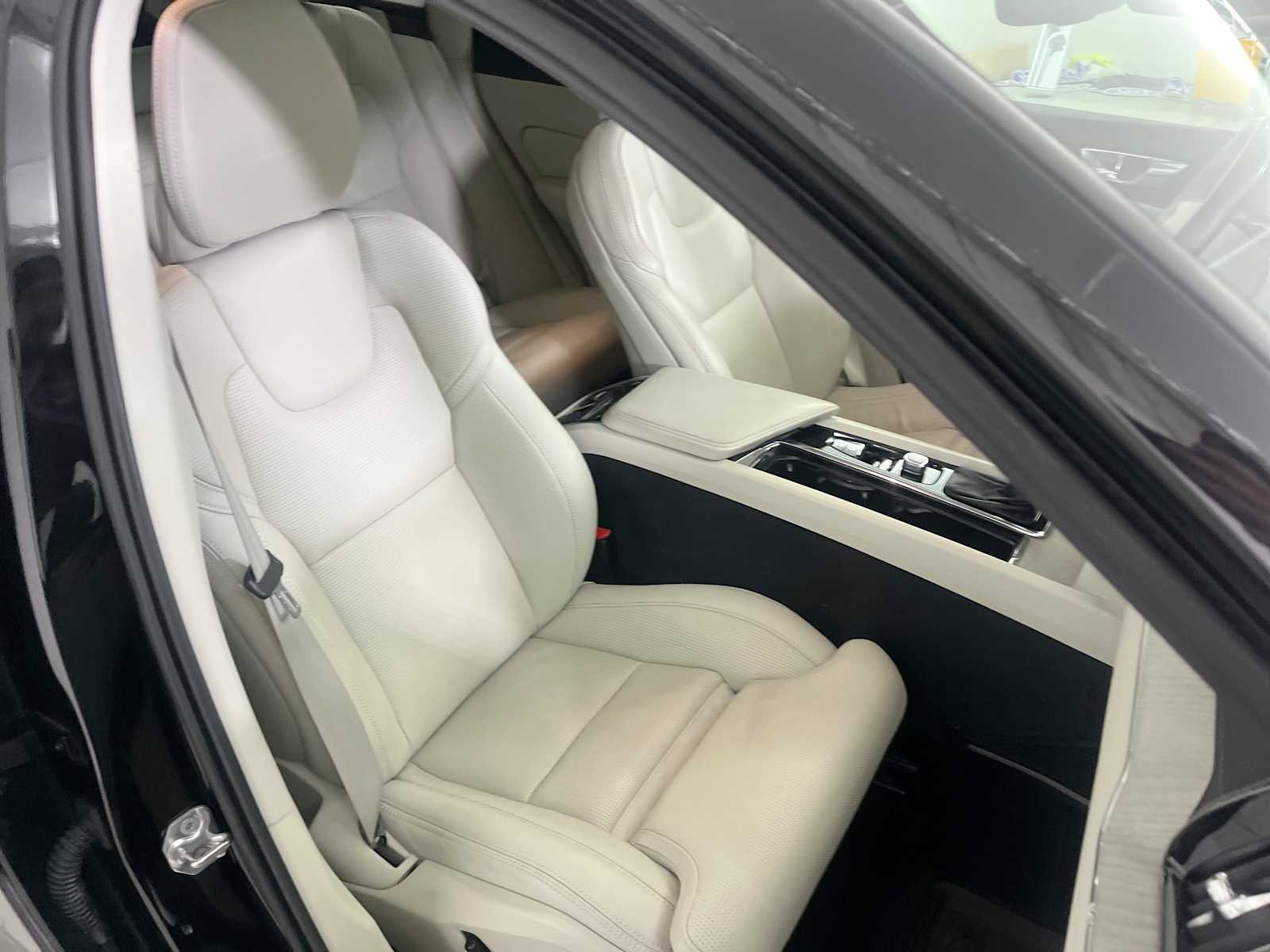 Thumbnail: 2019 Volvo XC60 - 27