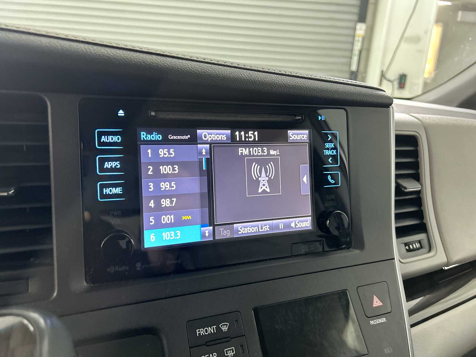 Thumbnail: 2017 Toyota Sienna - 12