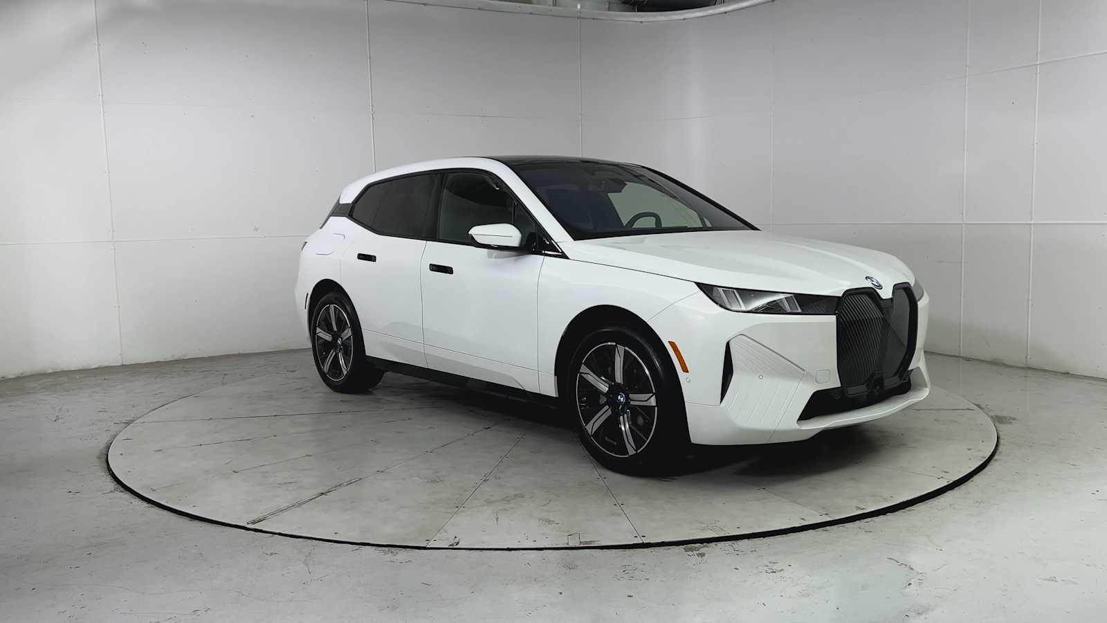 Thumbnail: 2026 BMW iX - 8