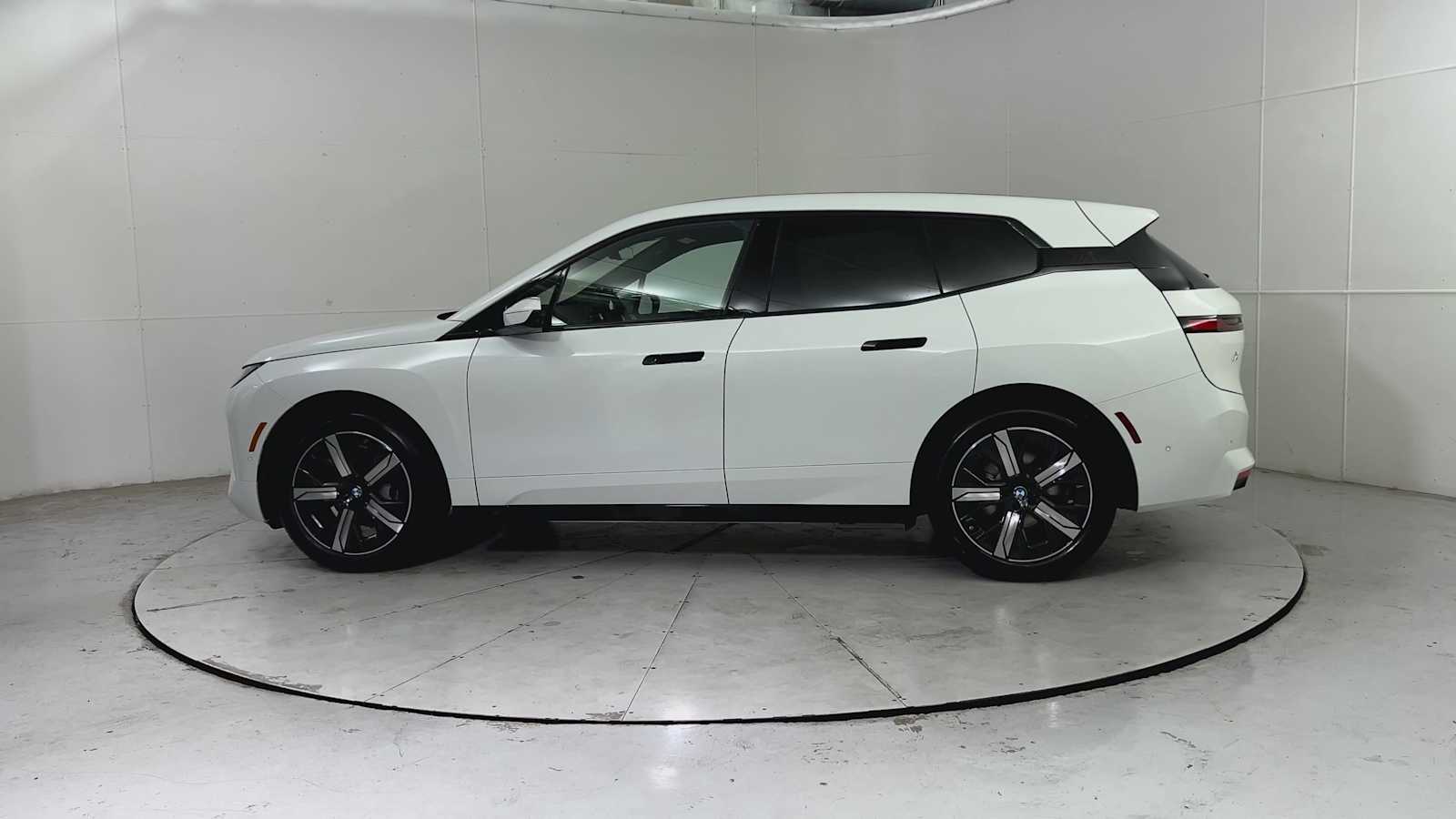 Thumbnail: 2026 BMW iX - 5