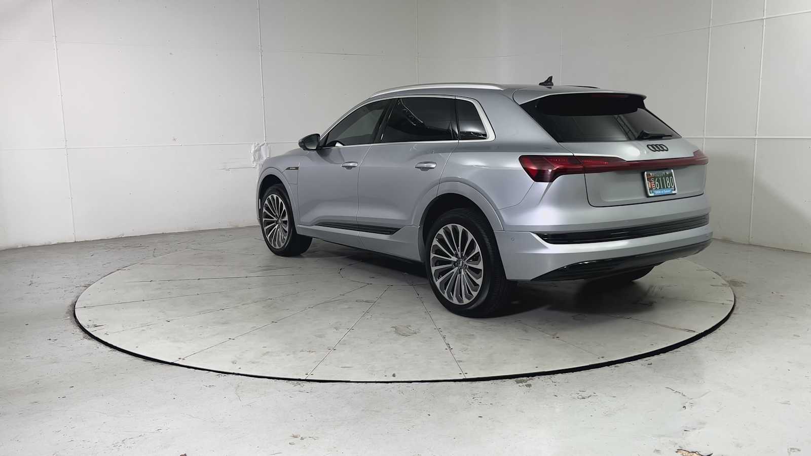 Thumbnail: 2019 Audi e-tron - 3