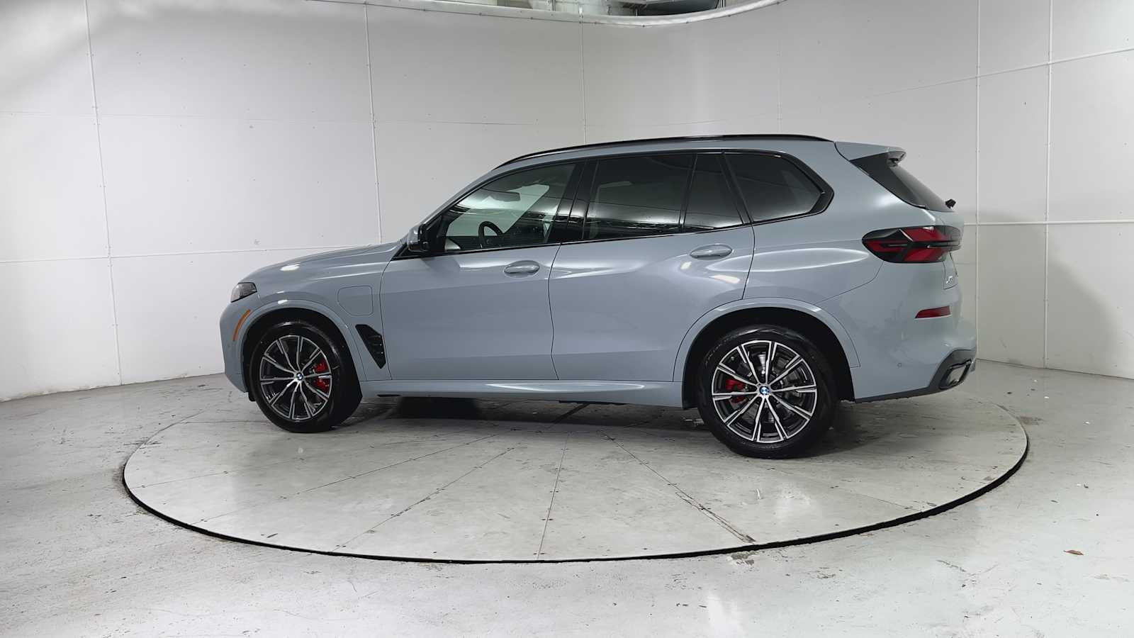 Thumbnail: 2026 BMW X5 - 4