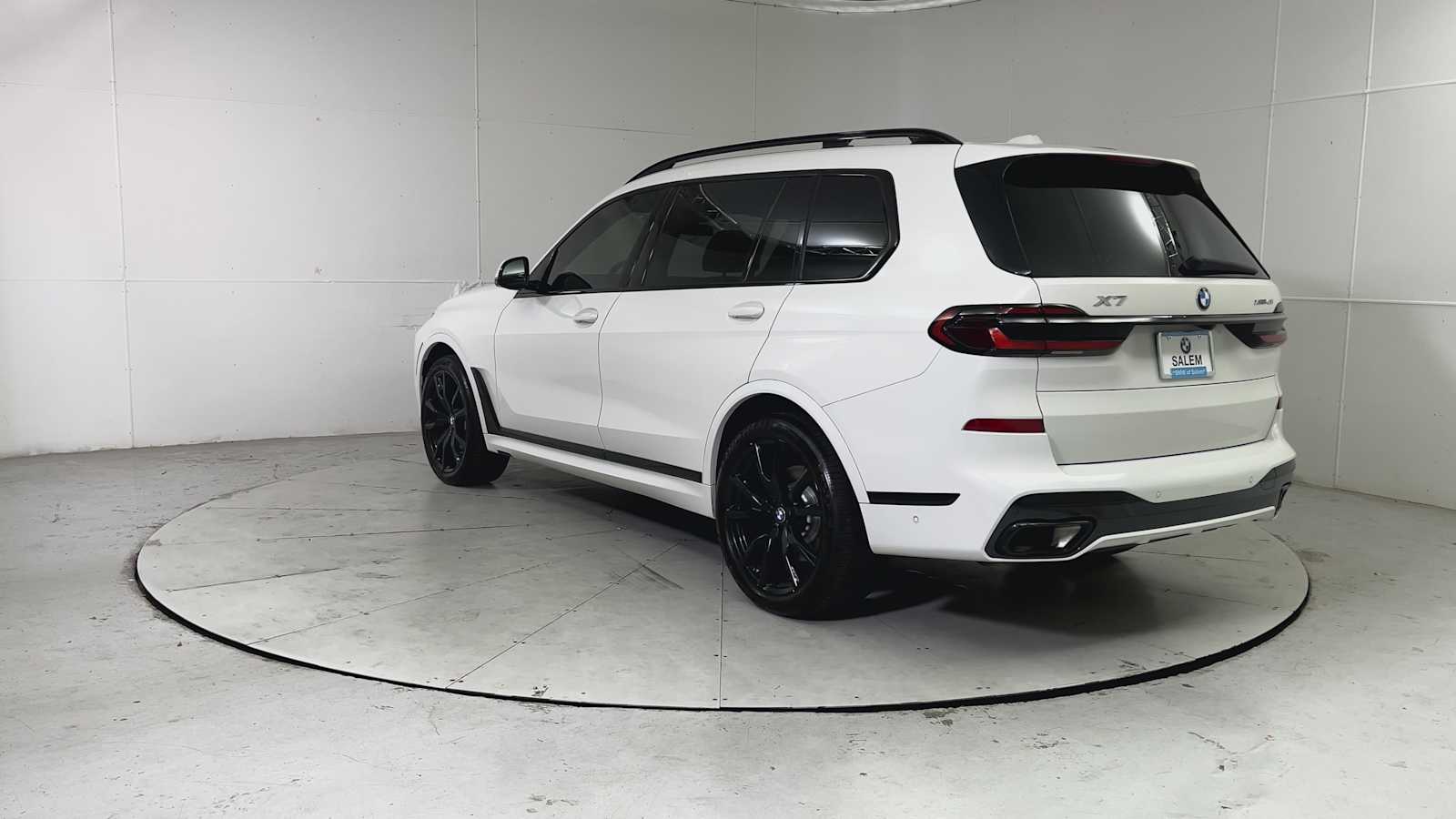 Thumbnail: 2024 BMW X7 - 3